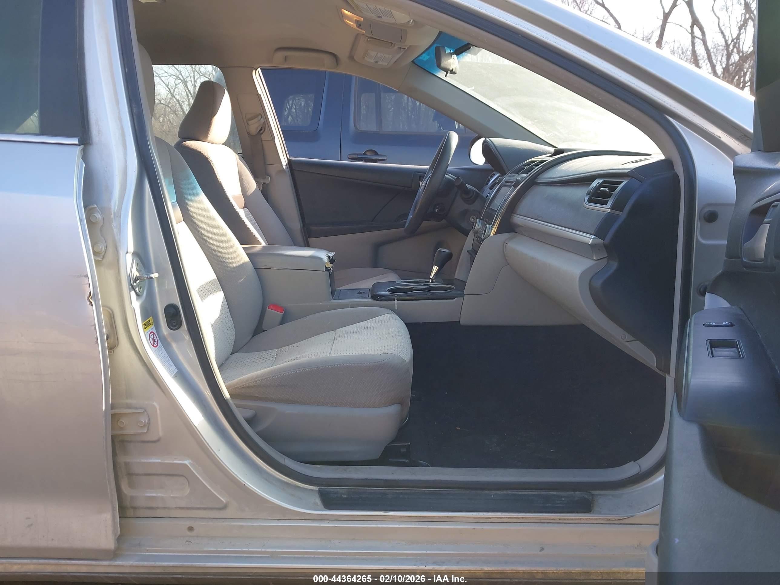 TOYOTA CAMRY image 5