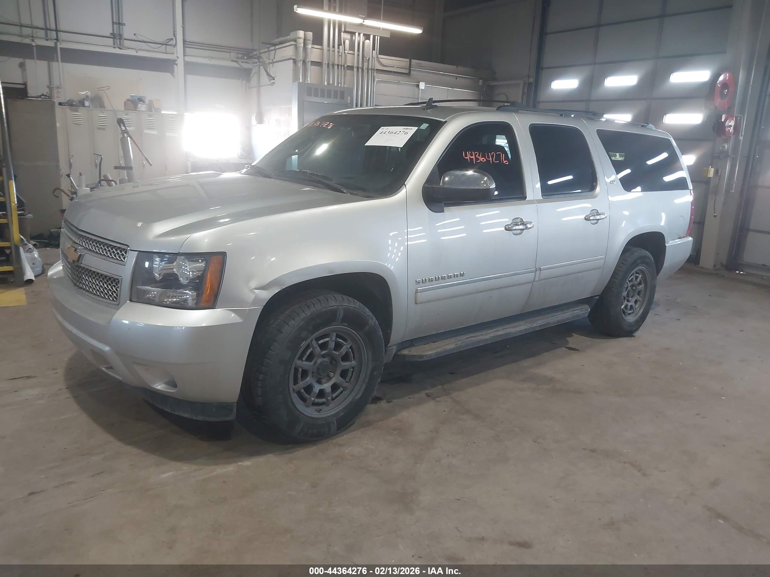 CHEVROLET SUBURBAN image 2