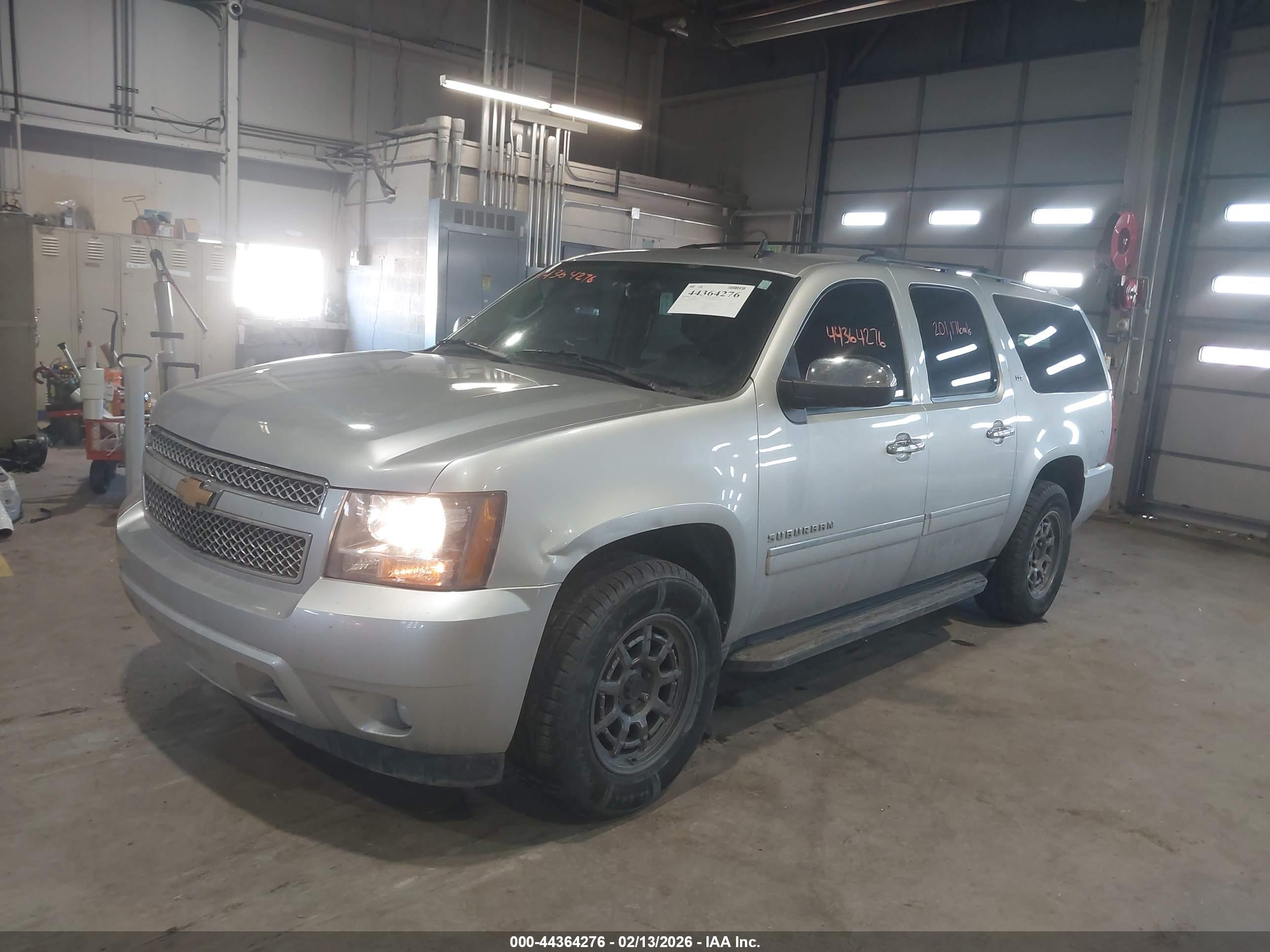 CHEVROLET SUBURBAN image 6