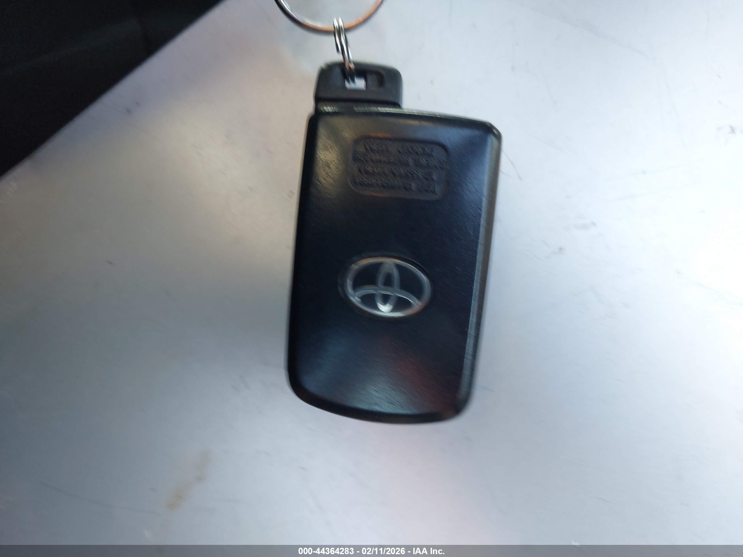 TOYOTA COROLLA image 11