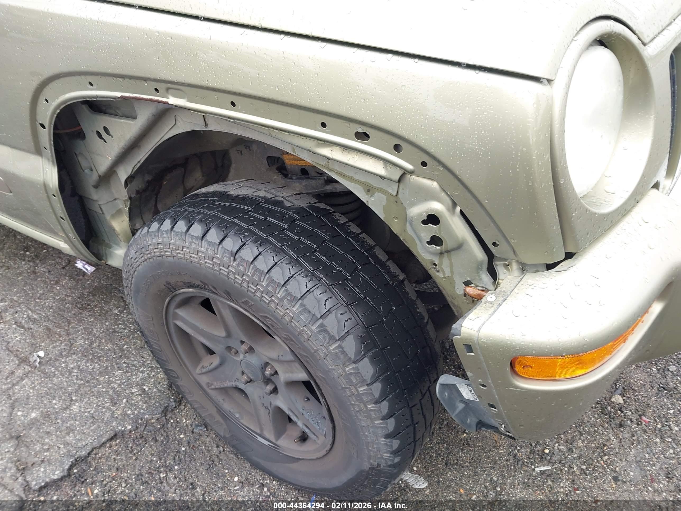 JEEP LIBERTY image 6