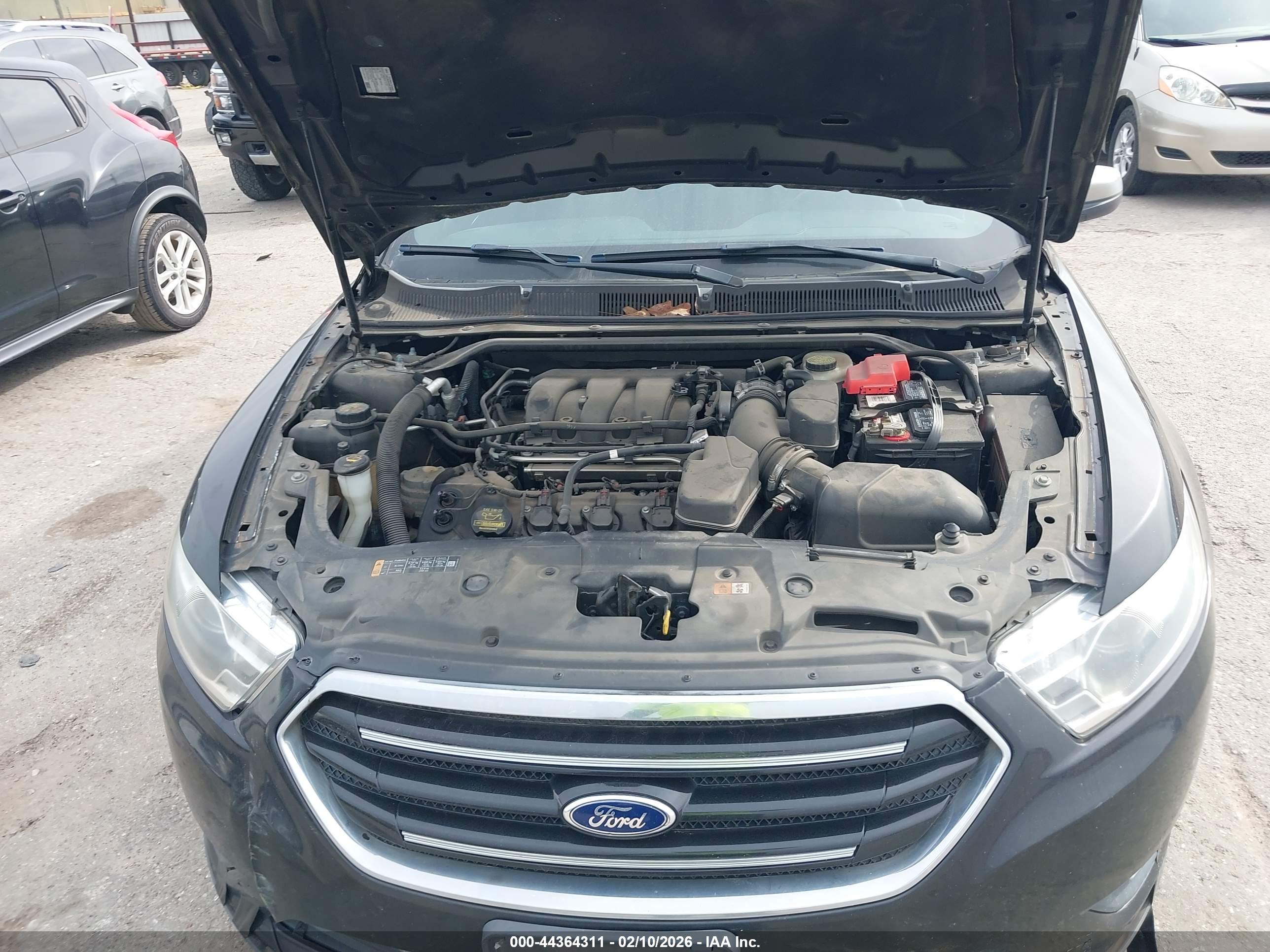 FORD TAURUS image 10