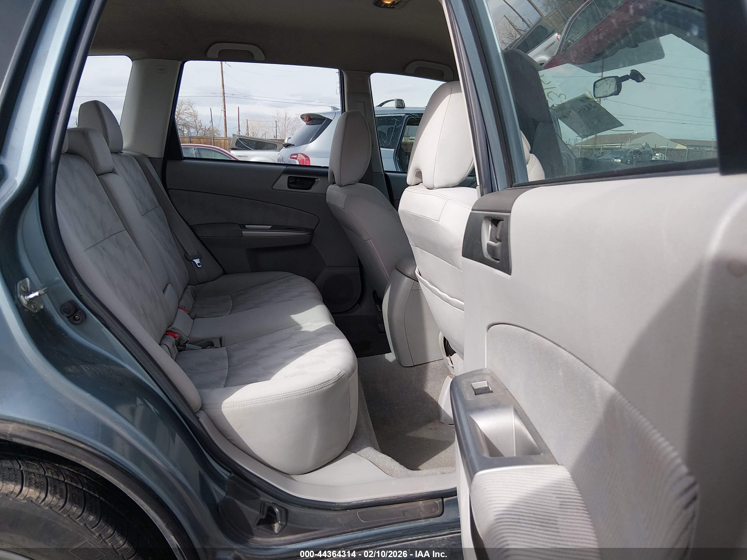 SUBARU FORESTER image 8
