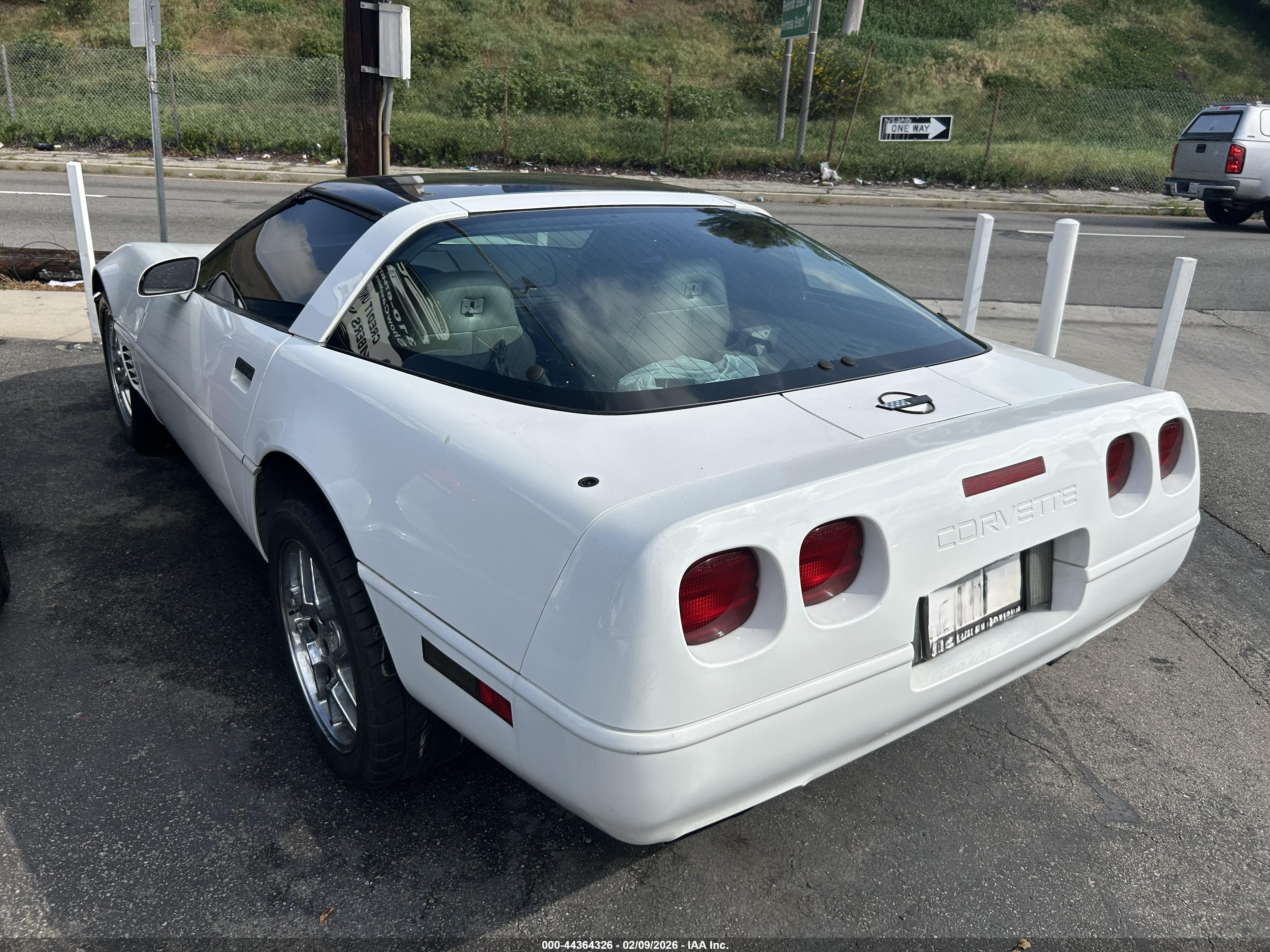CHEVROLET CORVETTE image 3