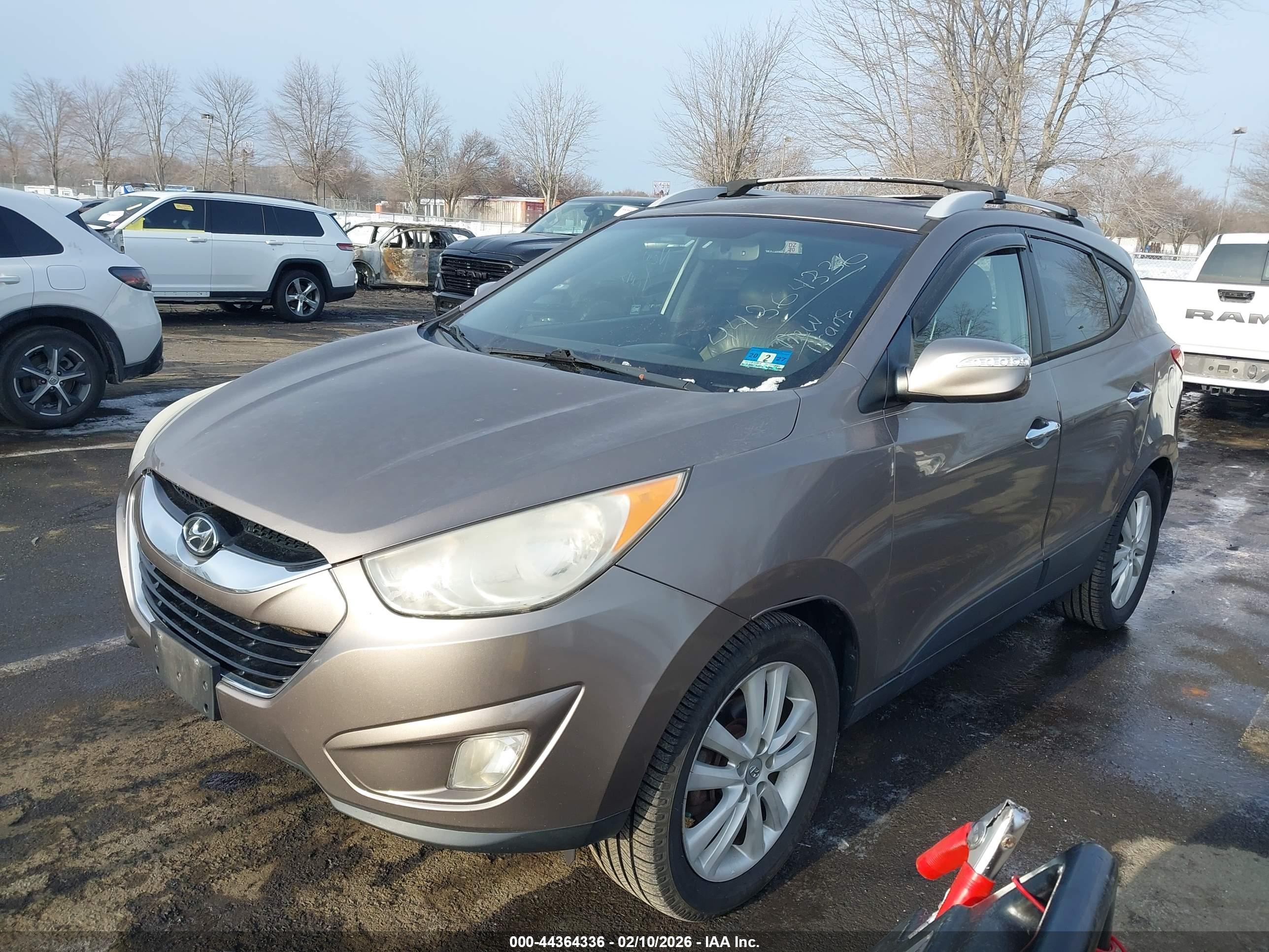 HYUNDAI TUCSON image 2