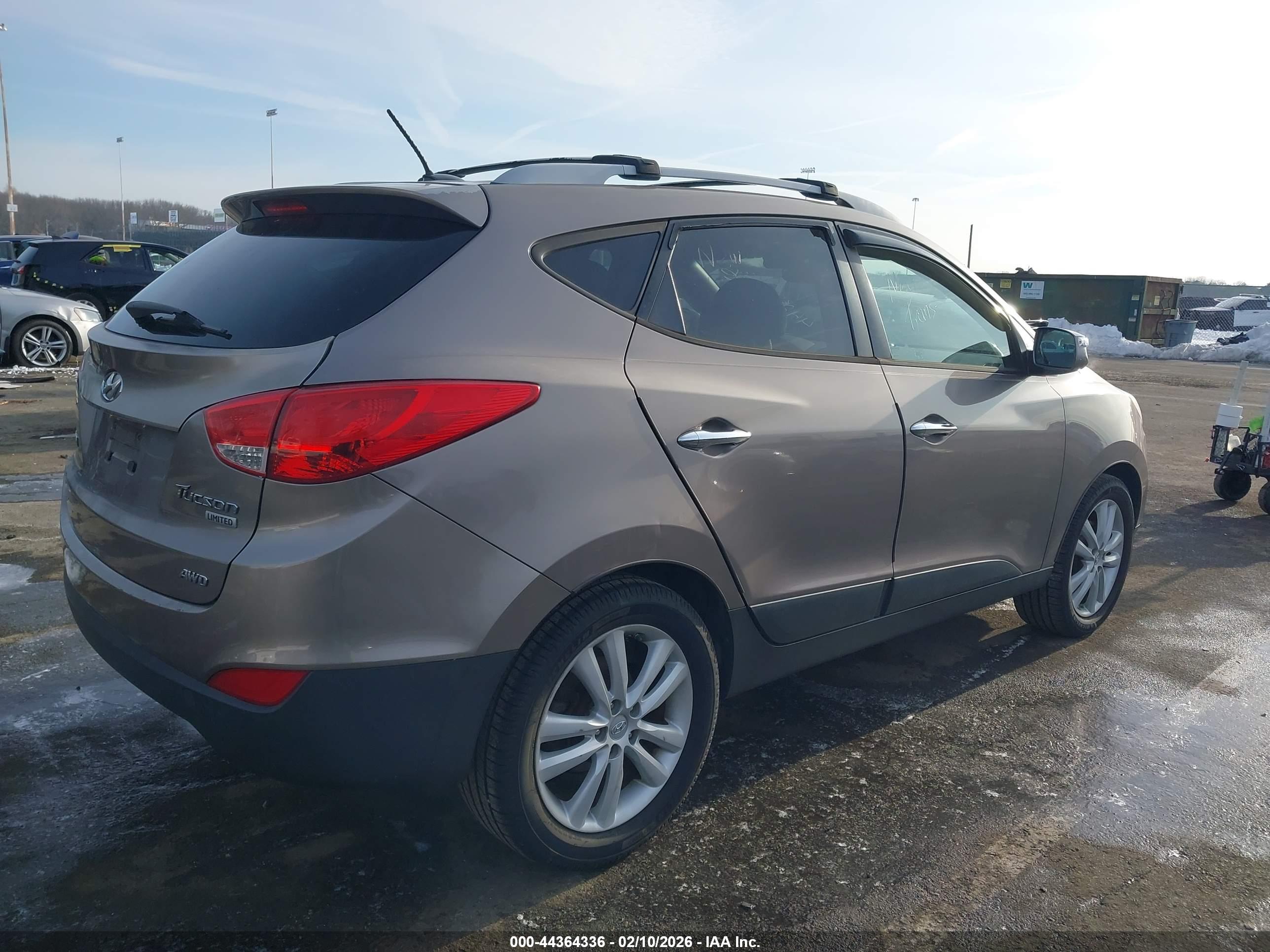 HYUNDAI TUCSON image 4