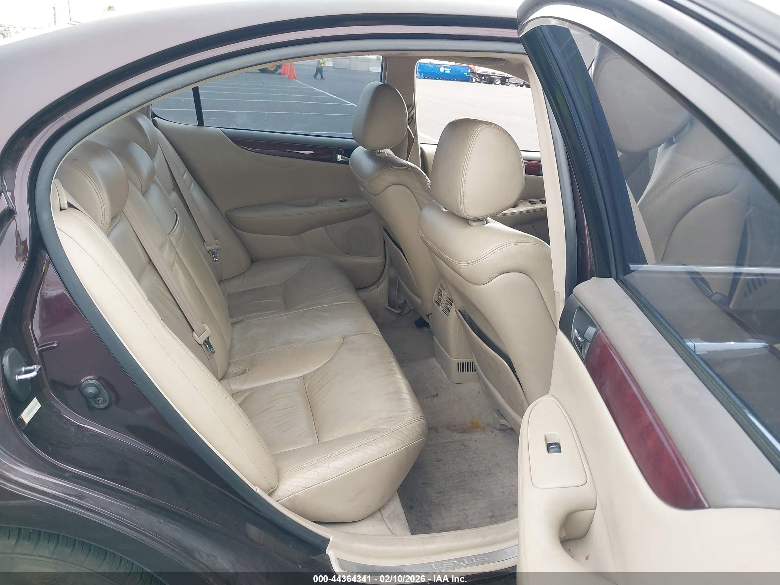LEXUS ES image 8