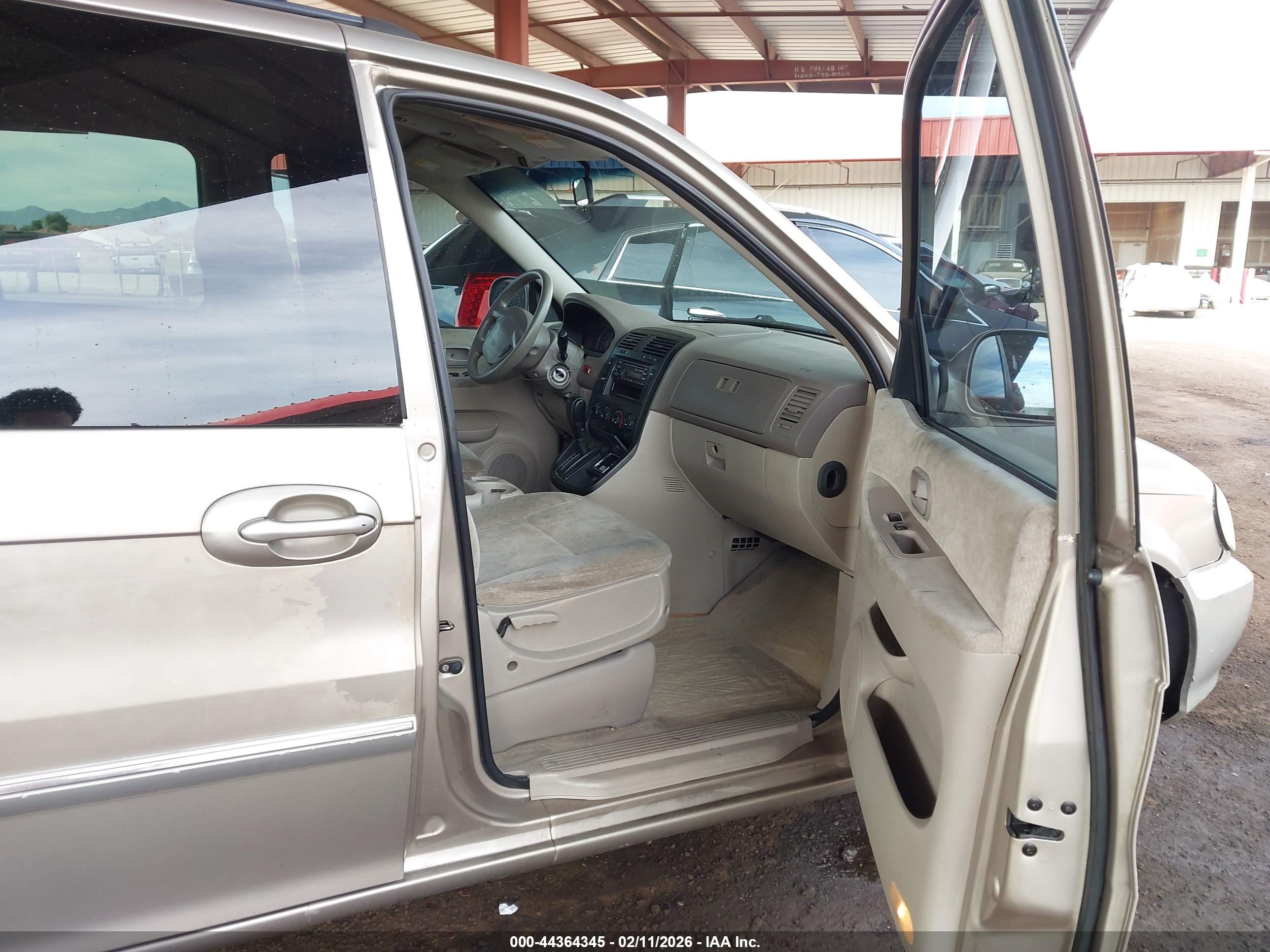 KIA SEDONA image 5
