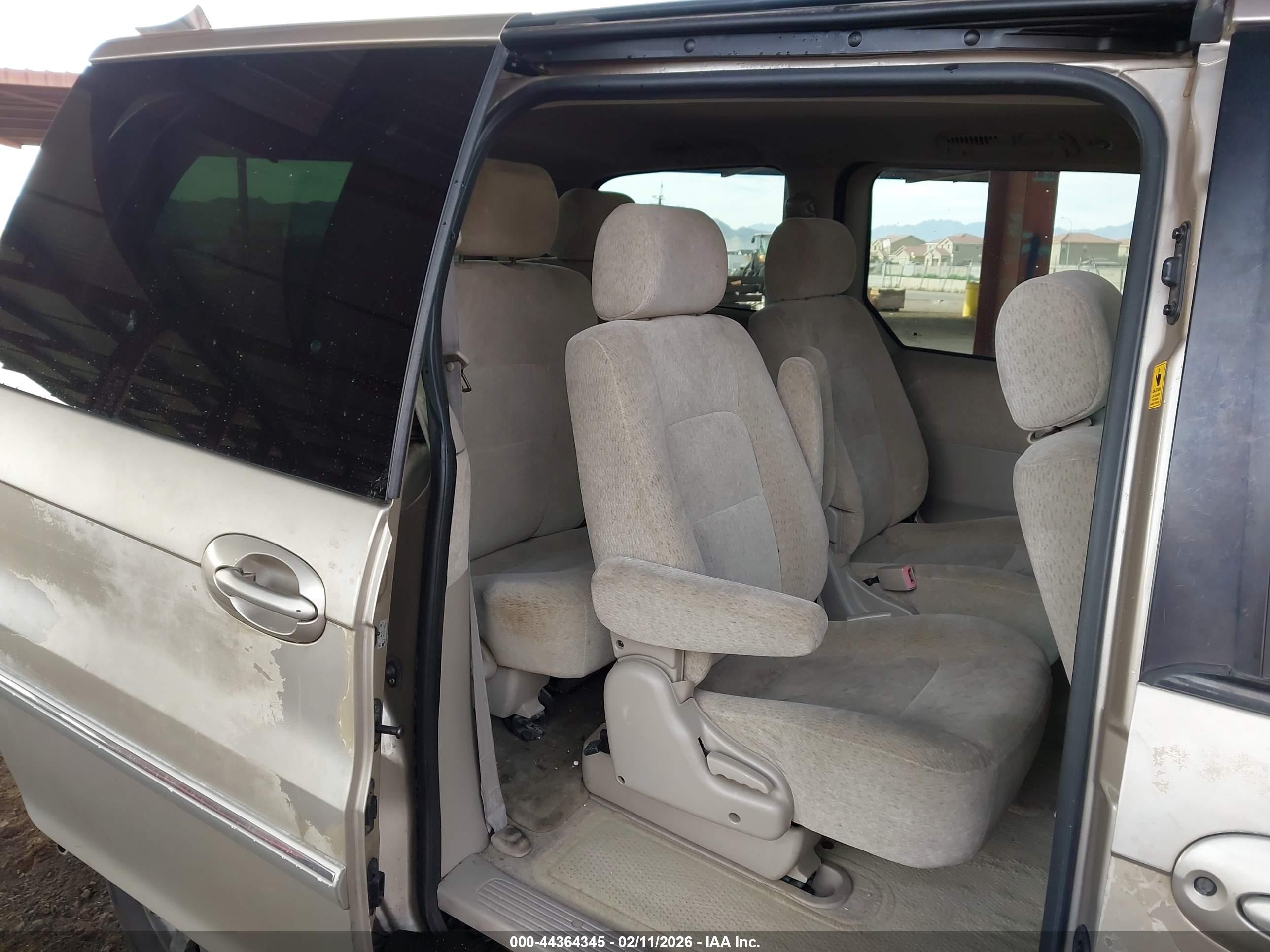 KIA SEDONA image 8