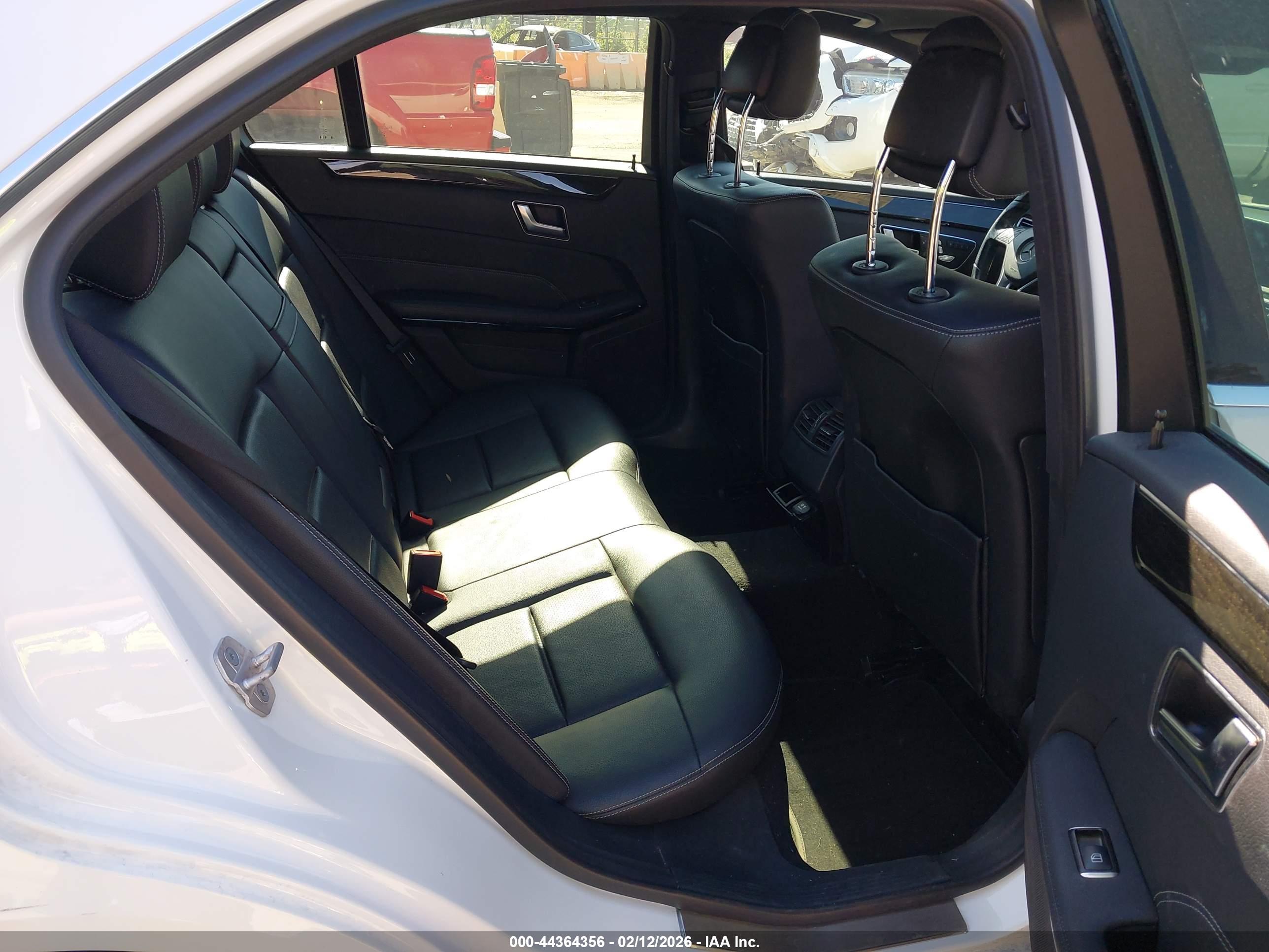 MERCEDES-BENZ E image 8