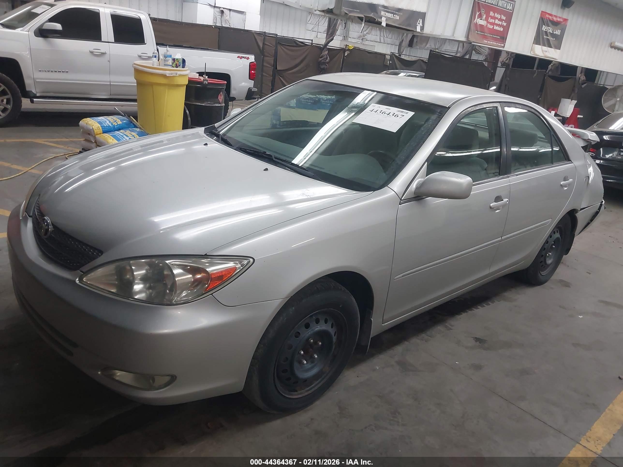 TOYOTA CAMRY image 2