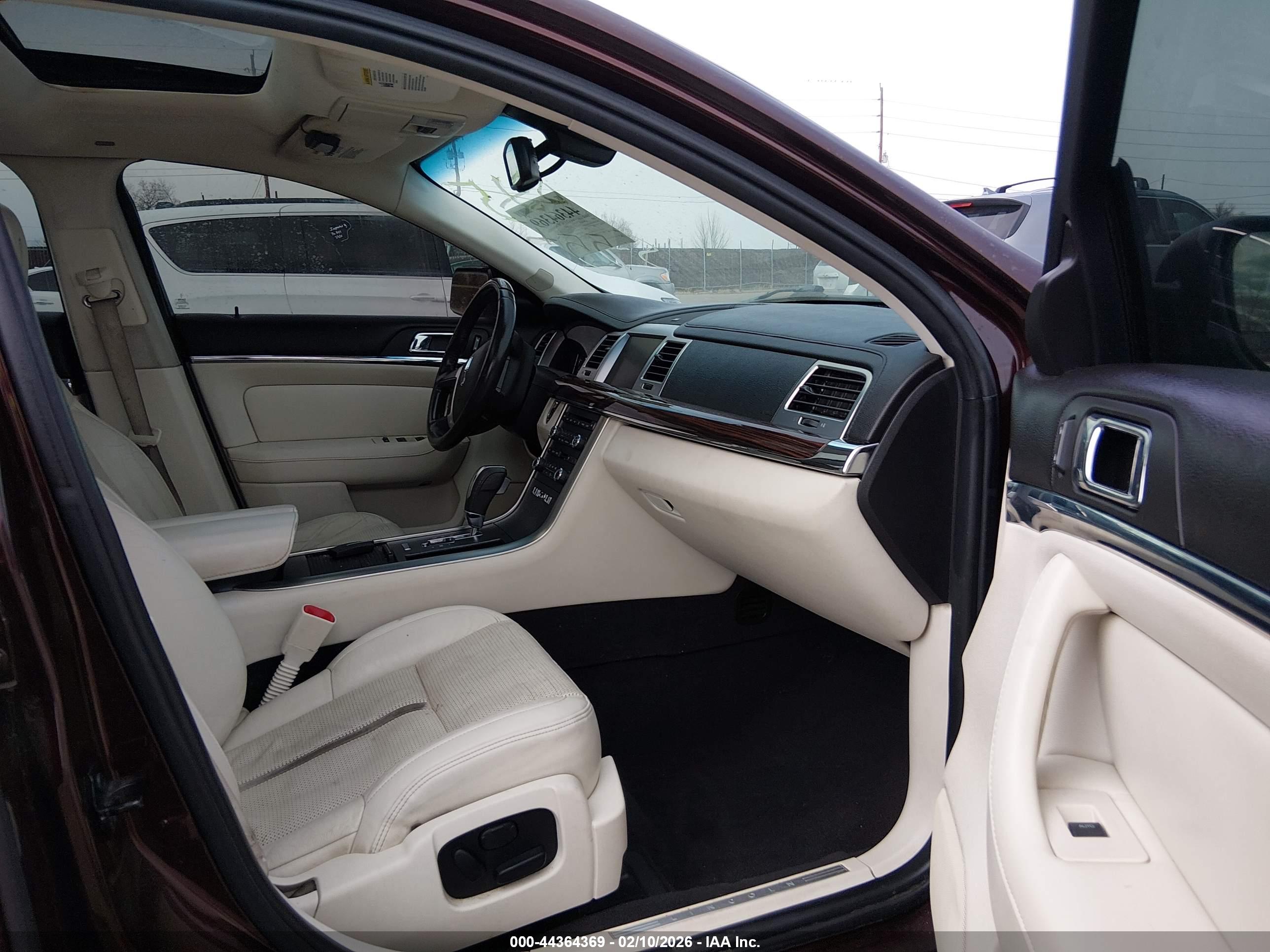 LINCOLN MKS image 5