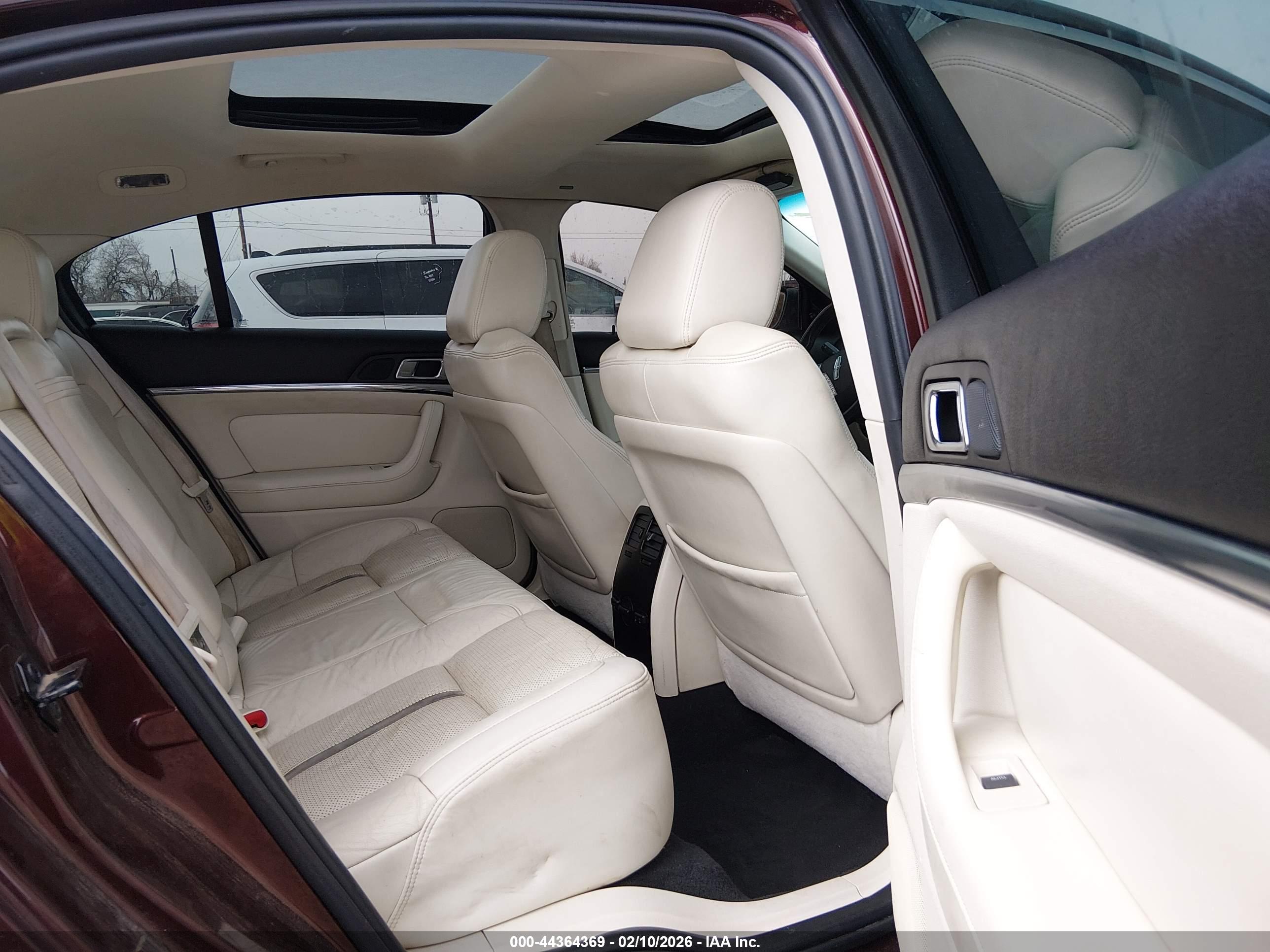 LINCOLN MKS image 8