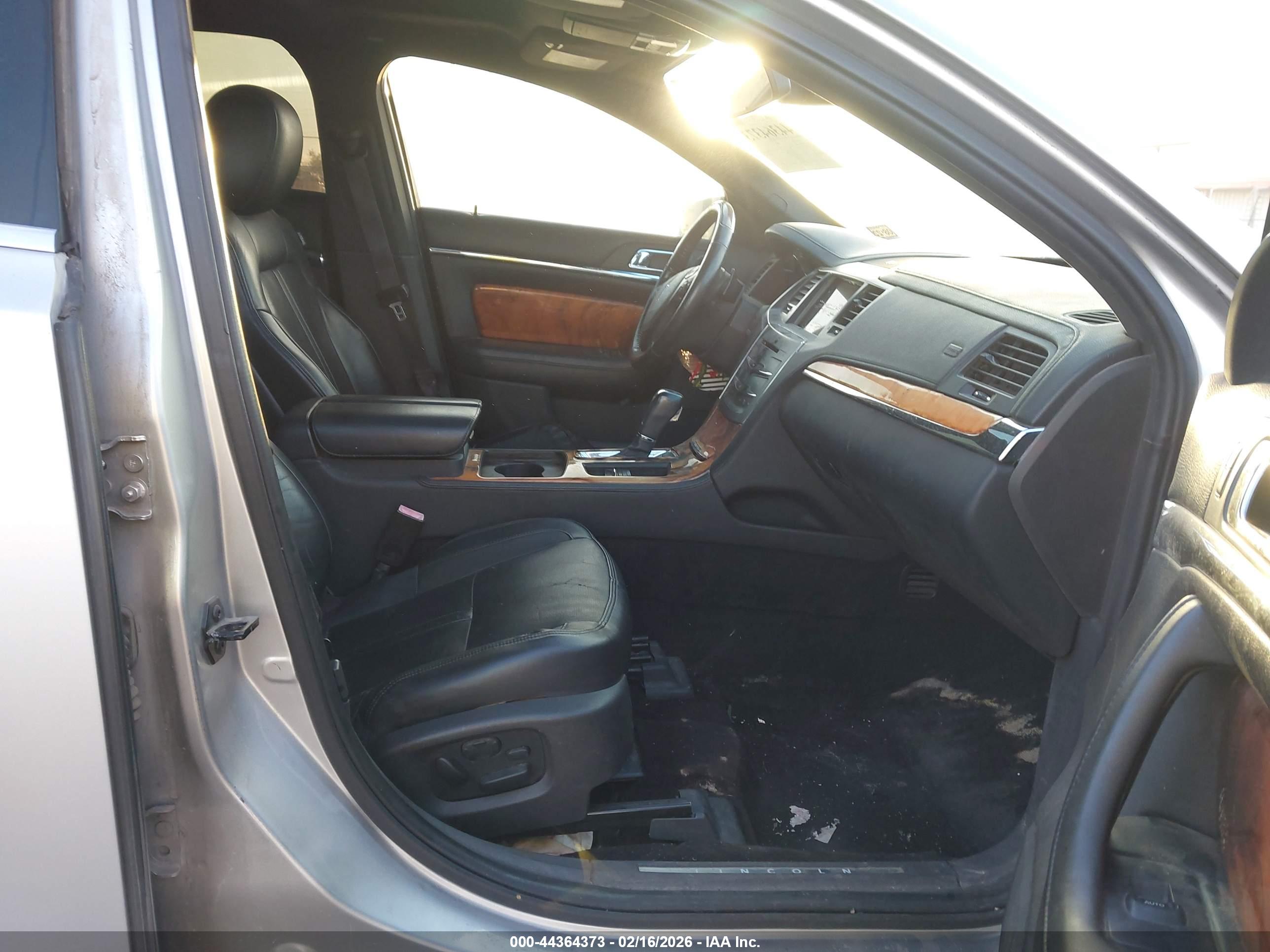 LINCOLN MKS image 5
