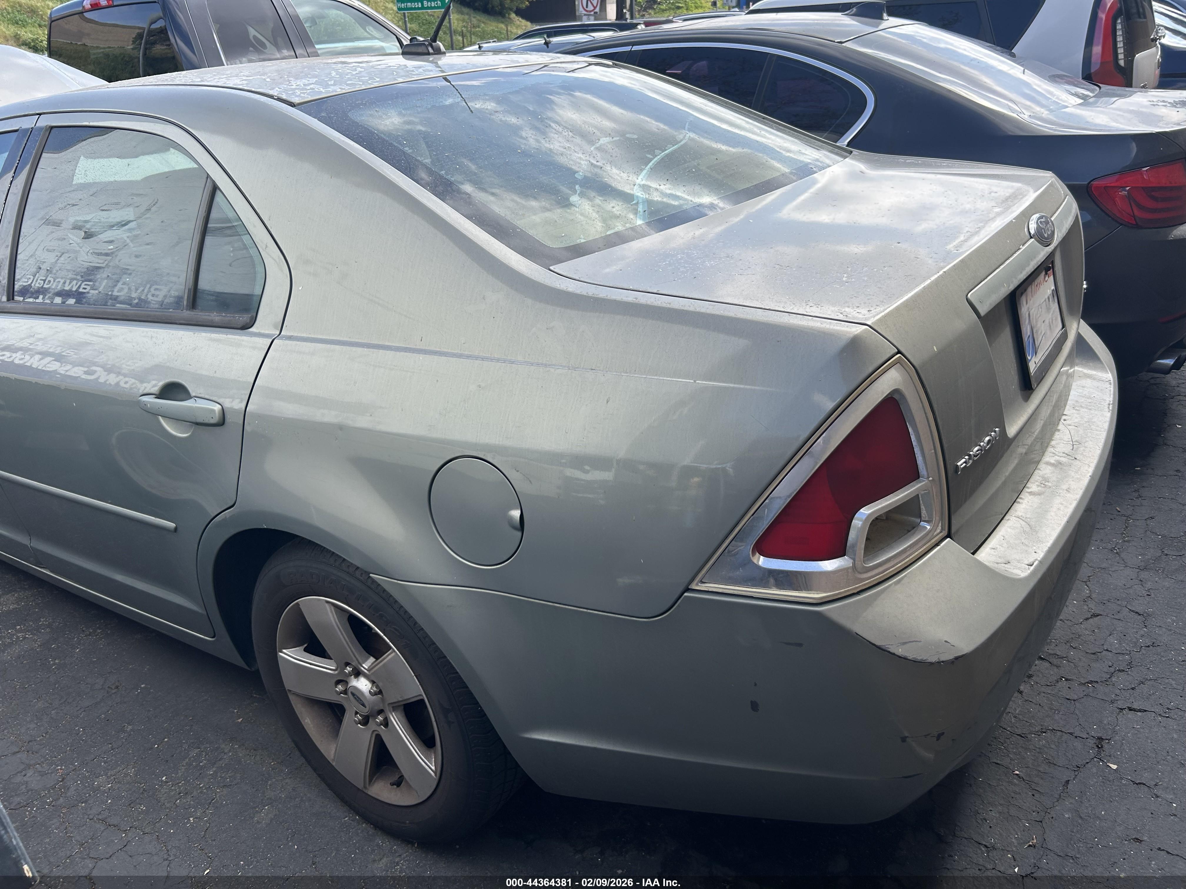 FORD FUSION image 3