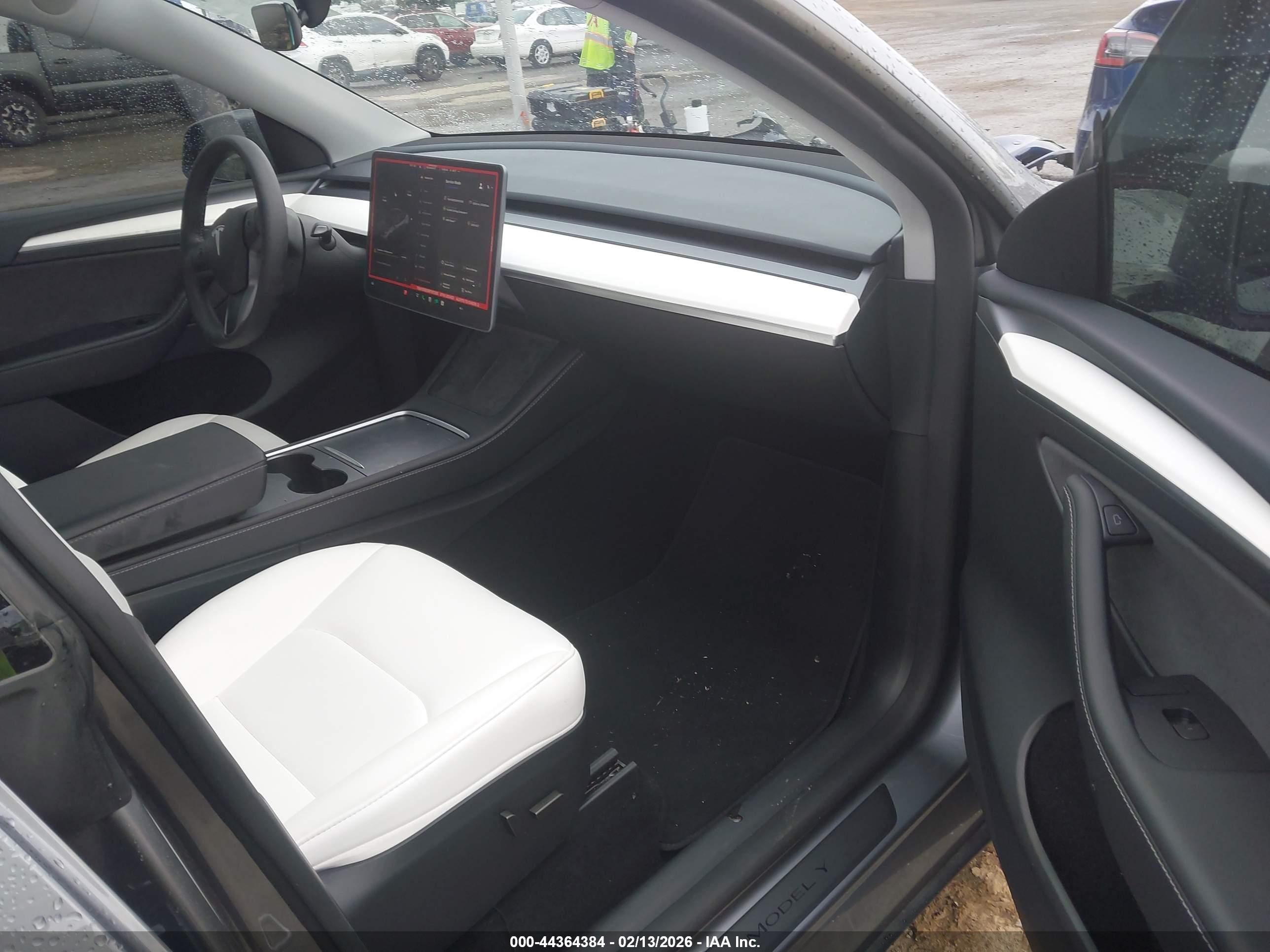 TESLA MODEL image 5