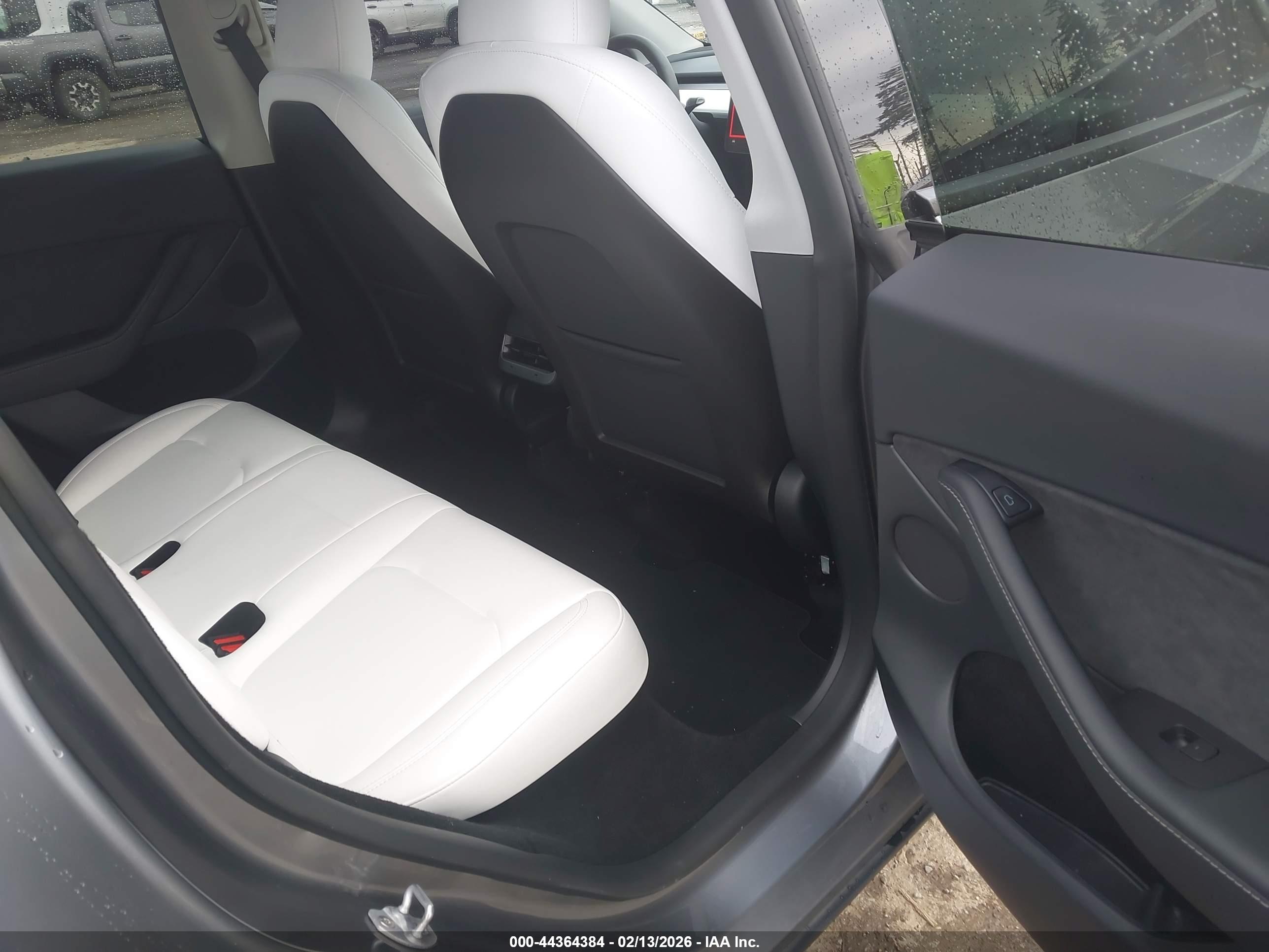 TESLA MODEL image 8