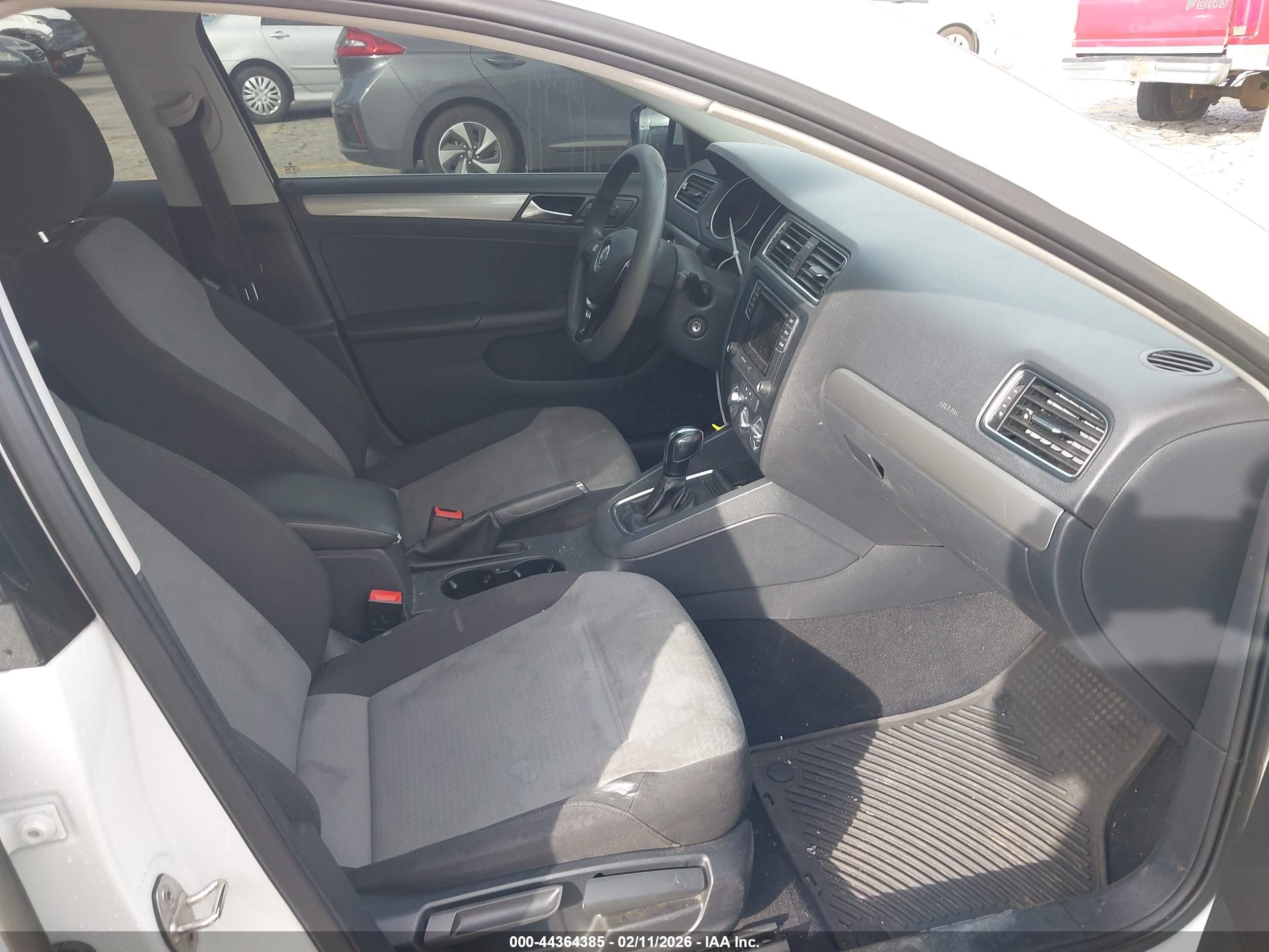 VOLKSWAGEN JETTA image 5