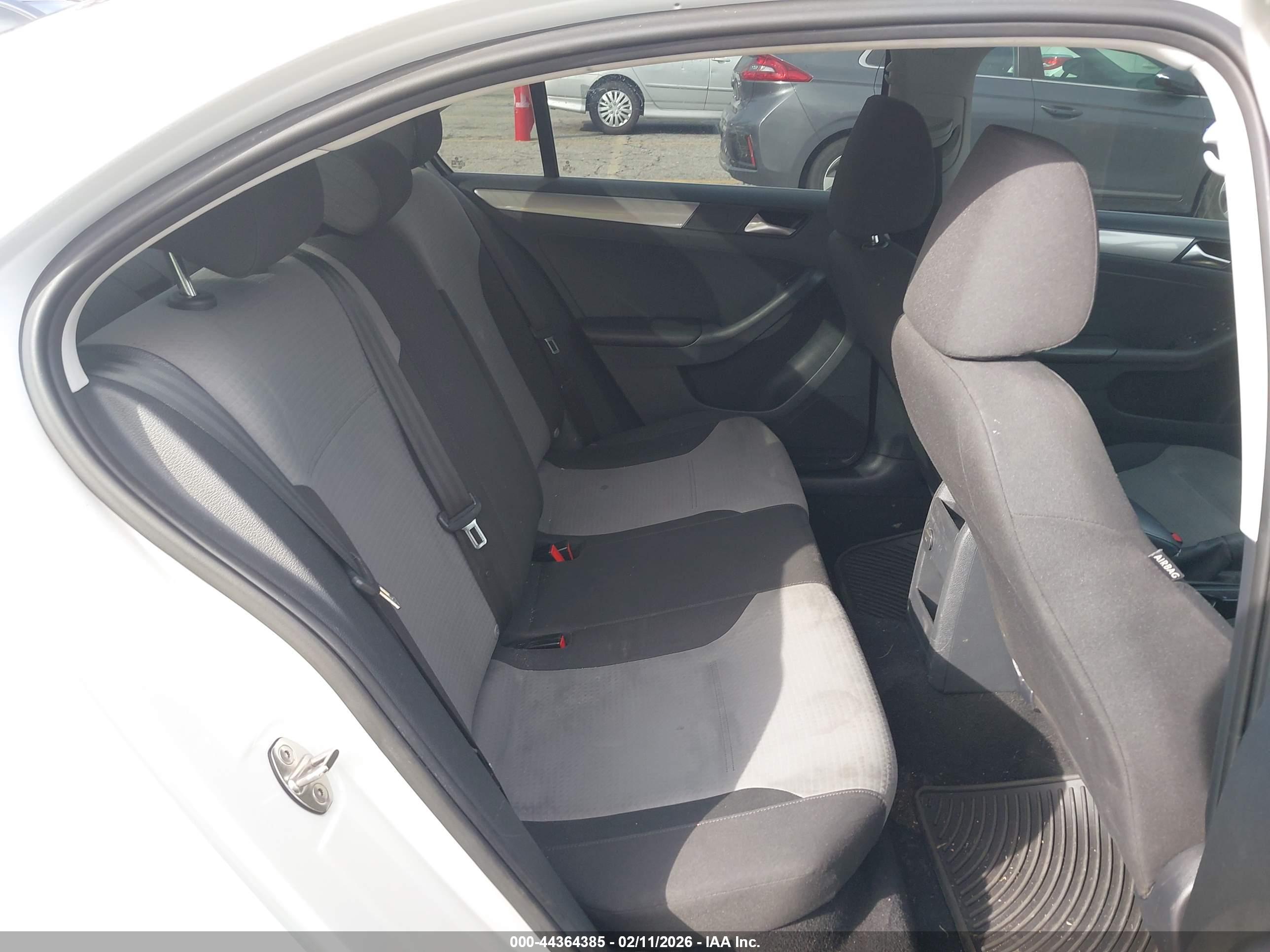 VOLKSWAGEN JETTA image 8