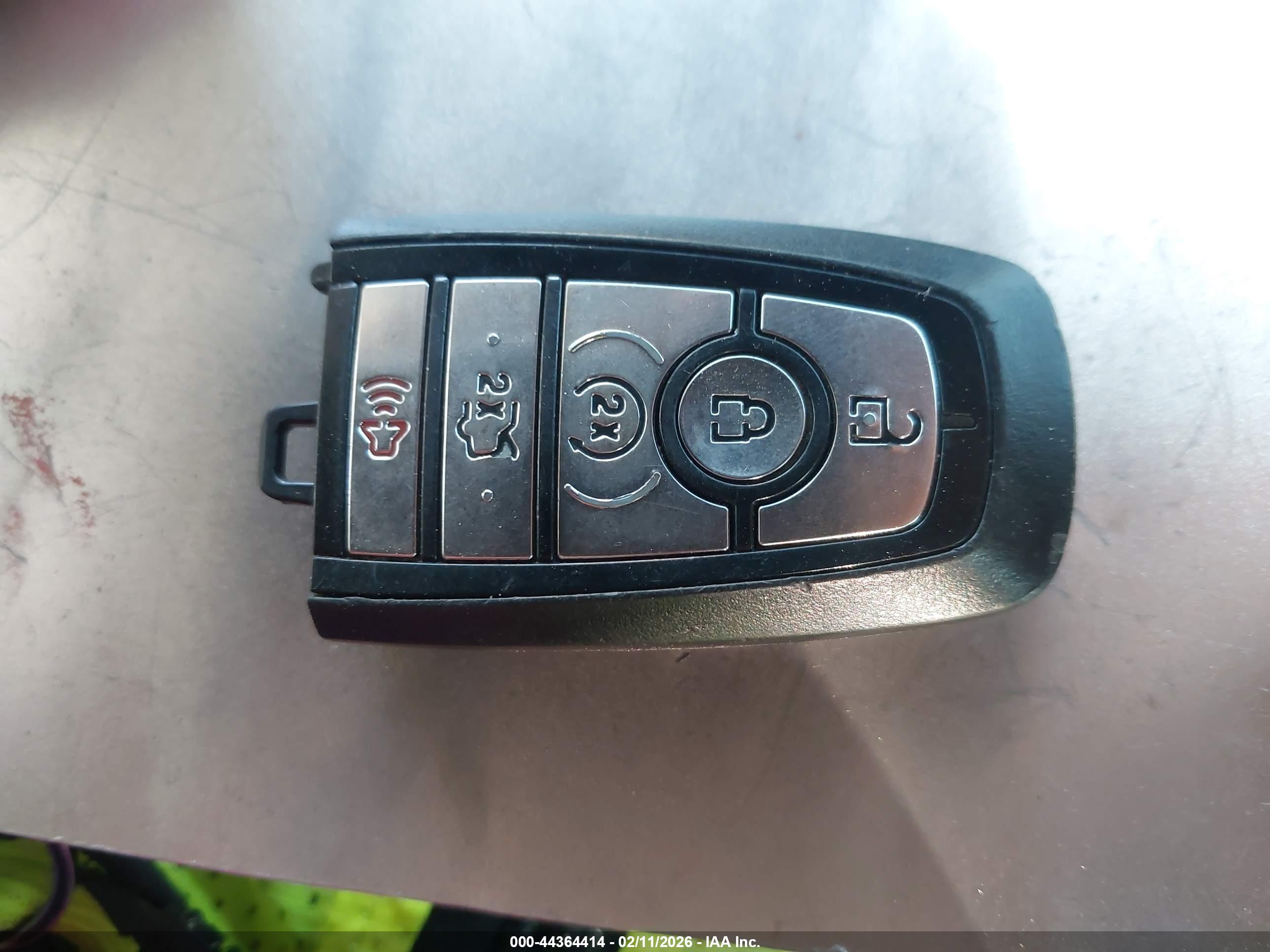 FORD FUSION image 11