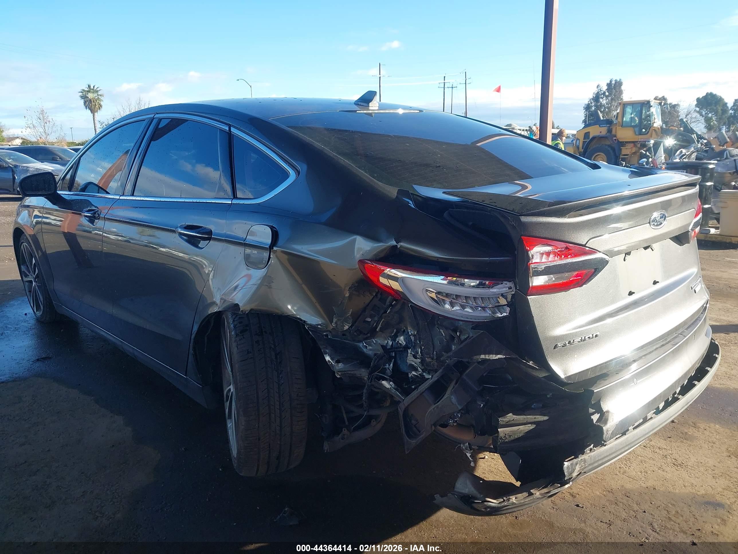 FORD FUSION image 3