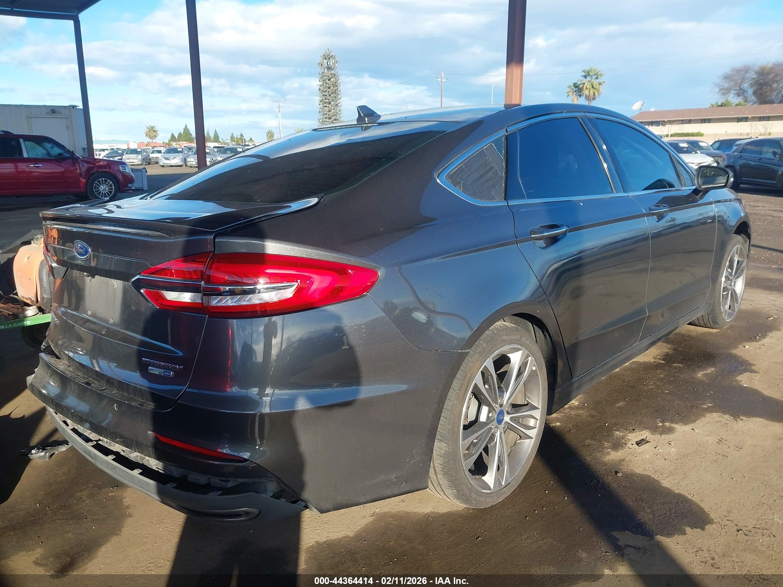 FORD FUSION image 4