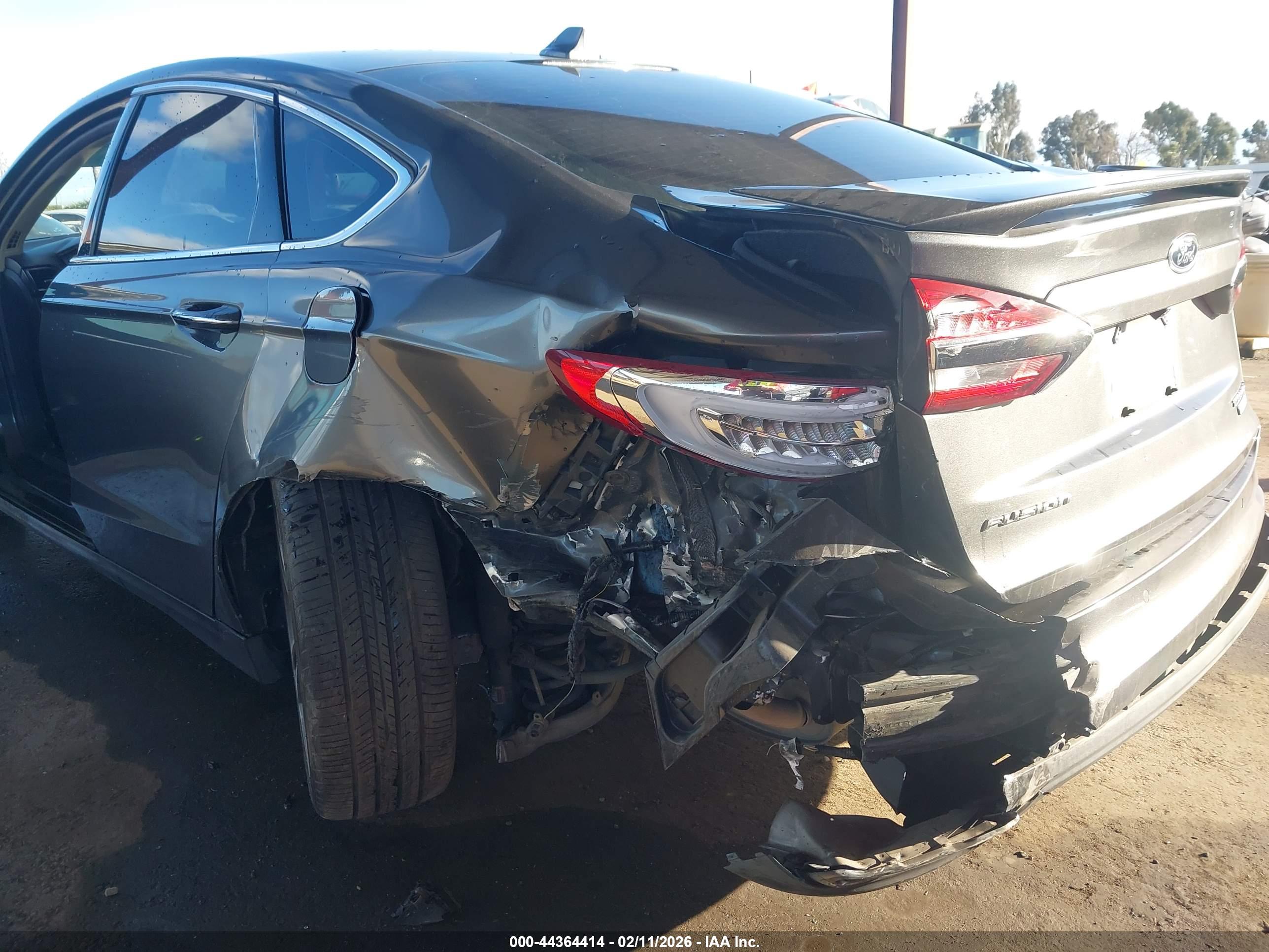 FORD FUSION image 6
