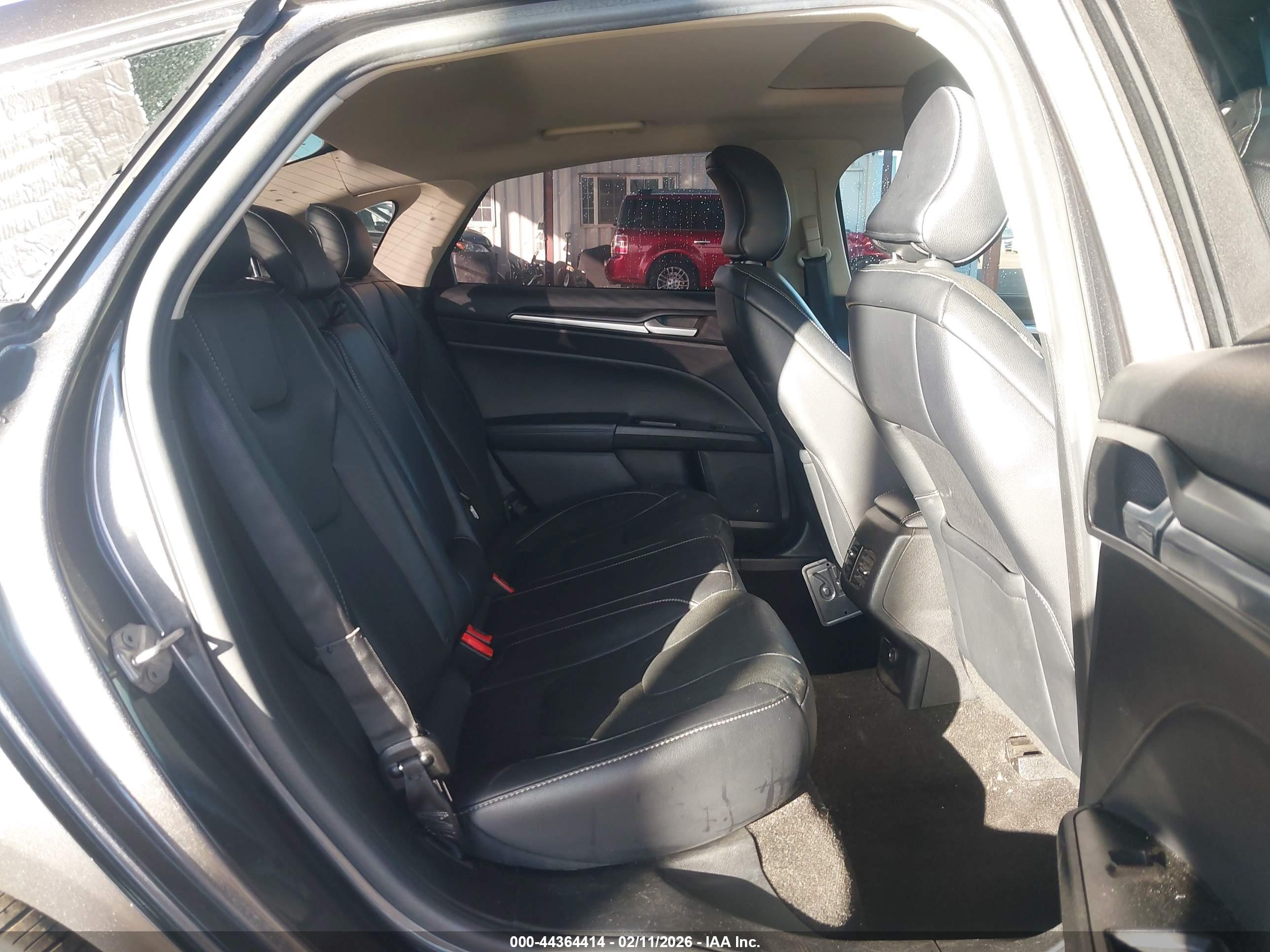 FORD FUSION image 8