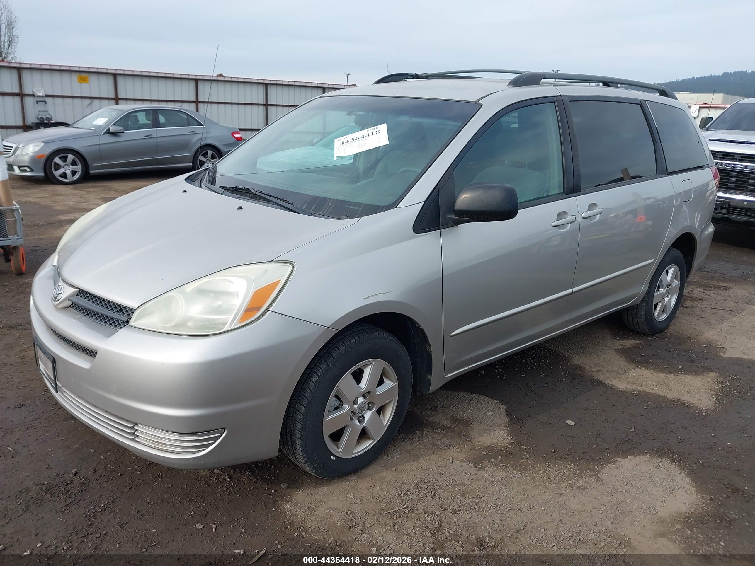TOYOTA SIENNA image 2