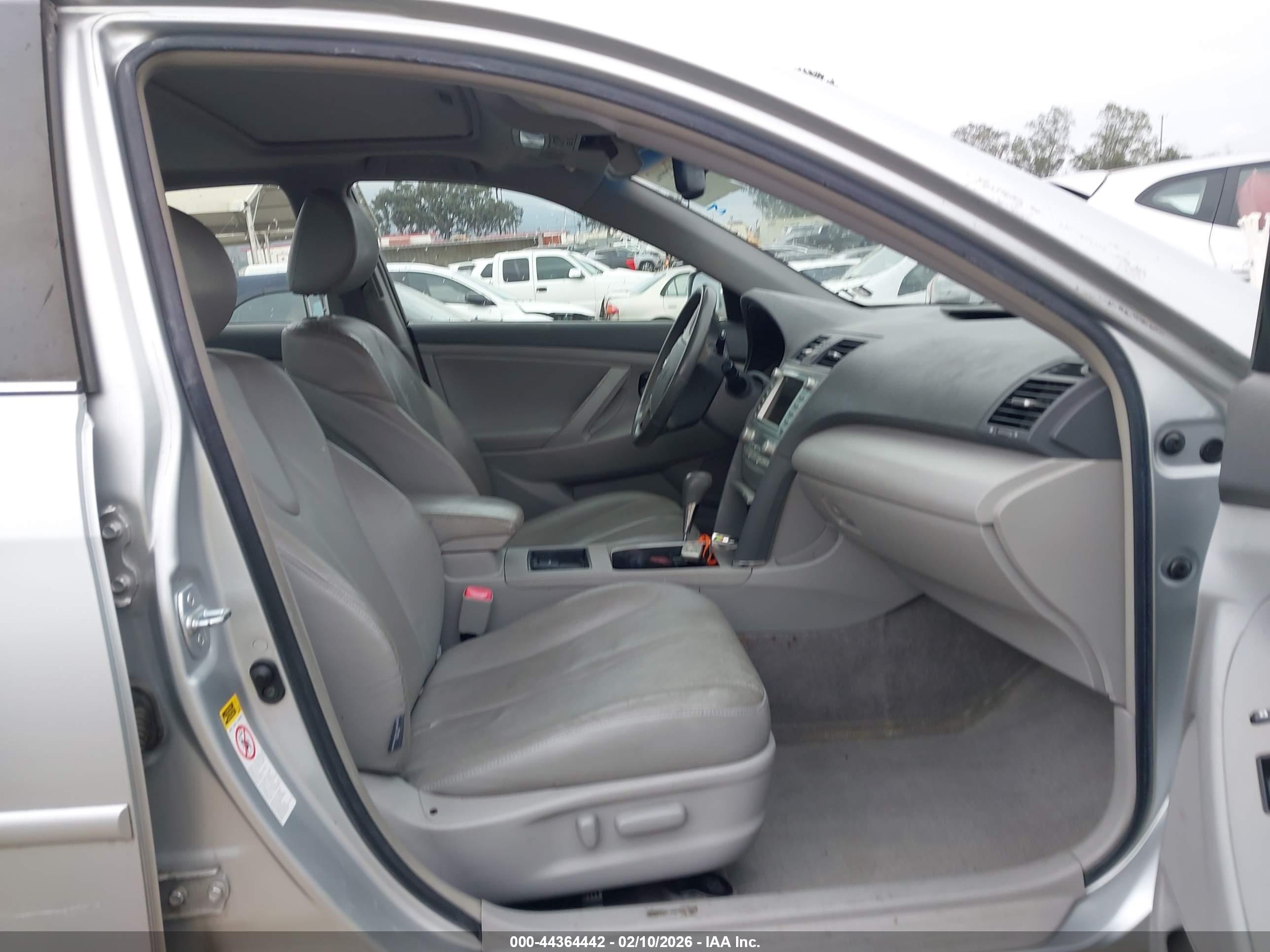 TOYOTA CAMRY image 5