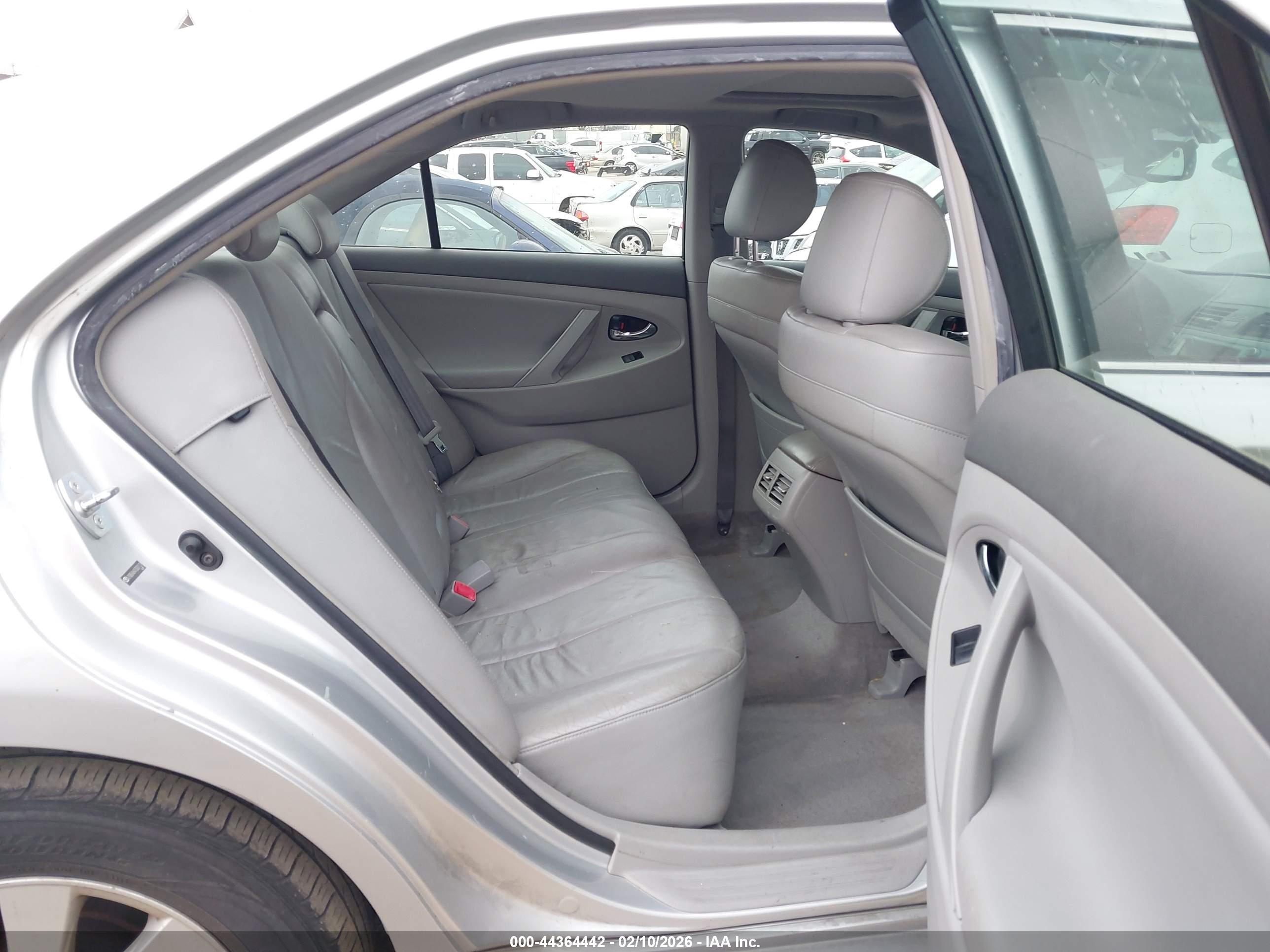 TOYOTA CAMRY image 8