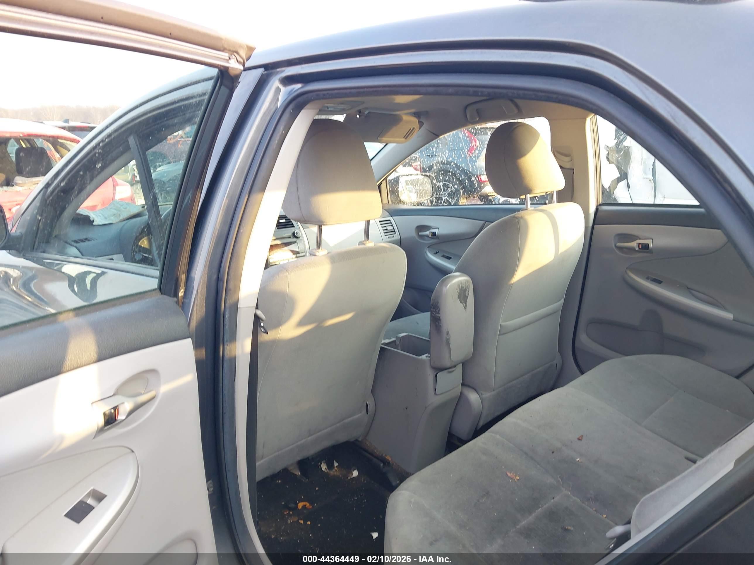 TOYOTA COROLLA image 8