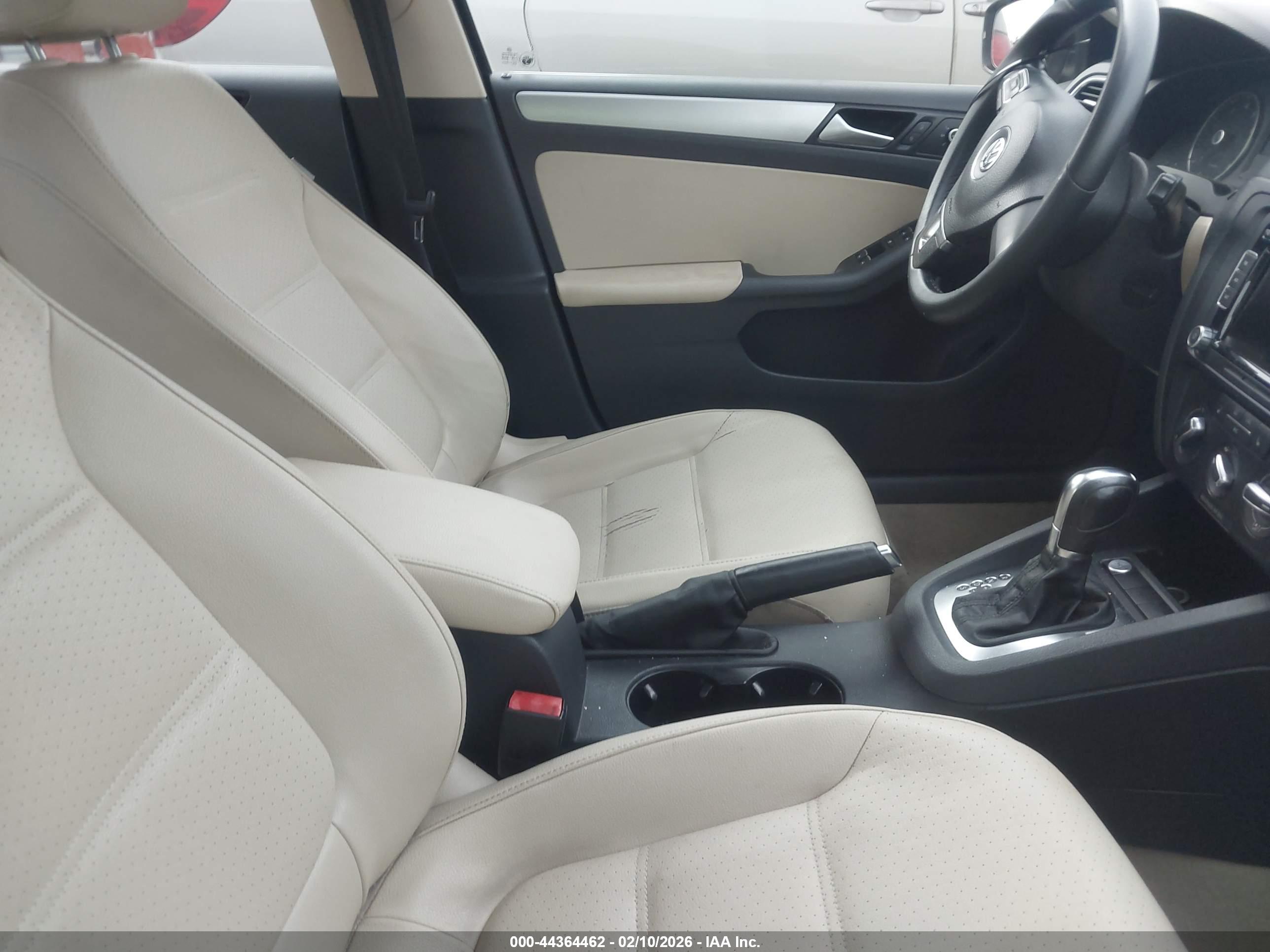 VOLKSWAGEN JETTA image 5