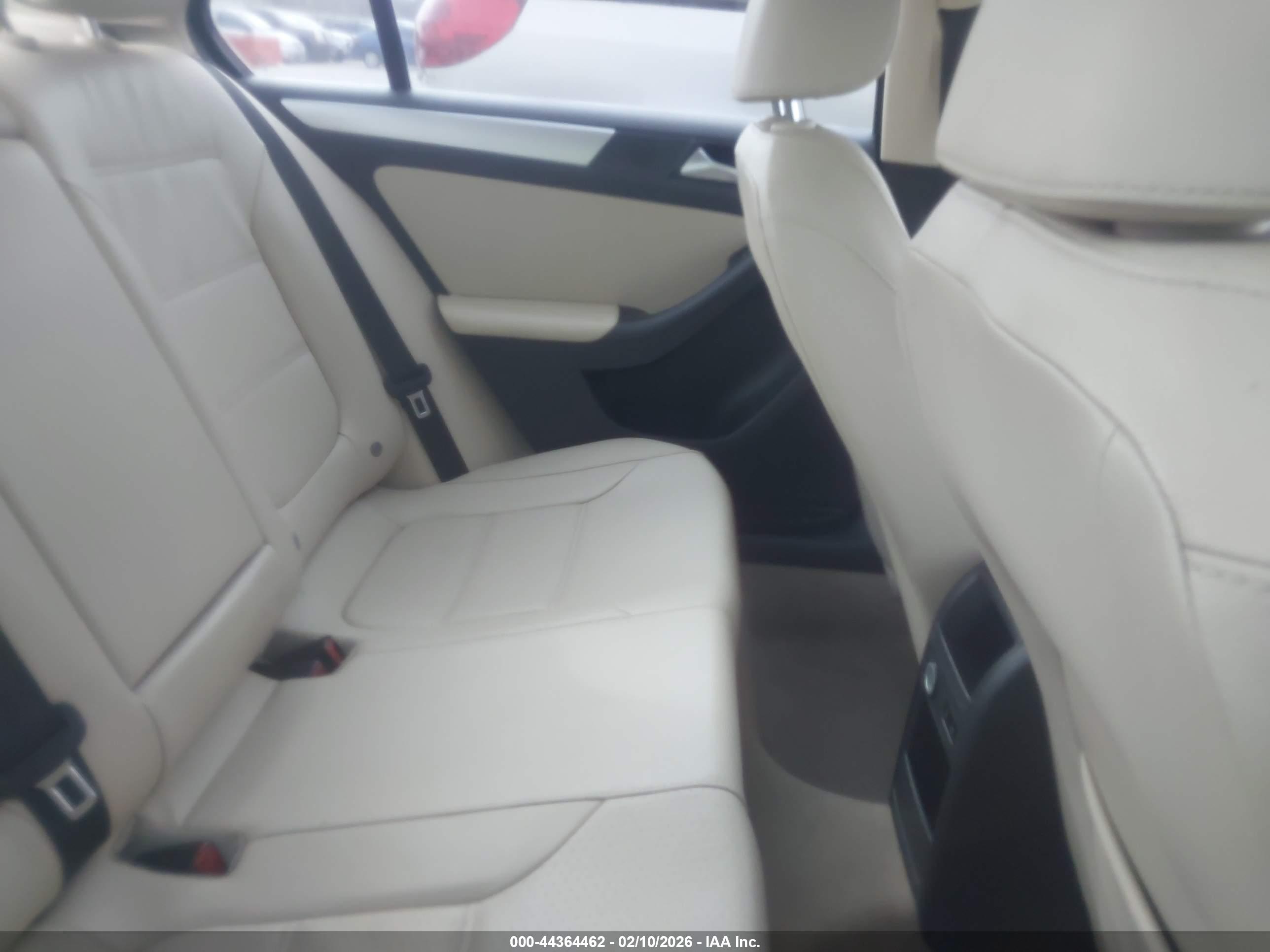 VOLKSWAGEN JETTA image 8