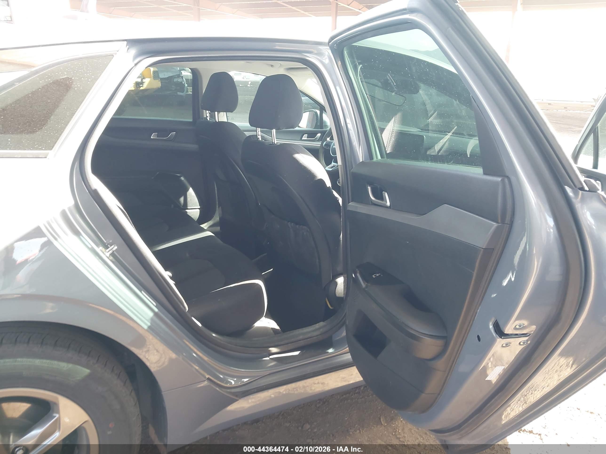 KIA K5 image 8