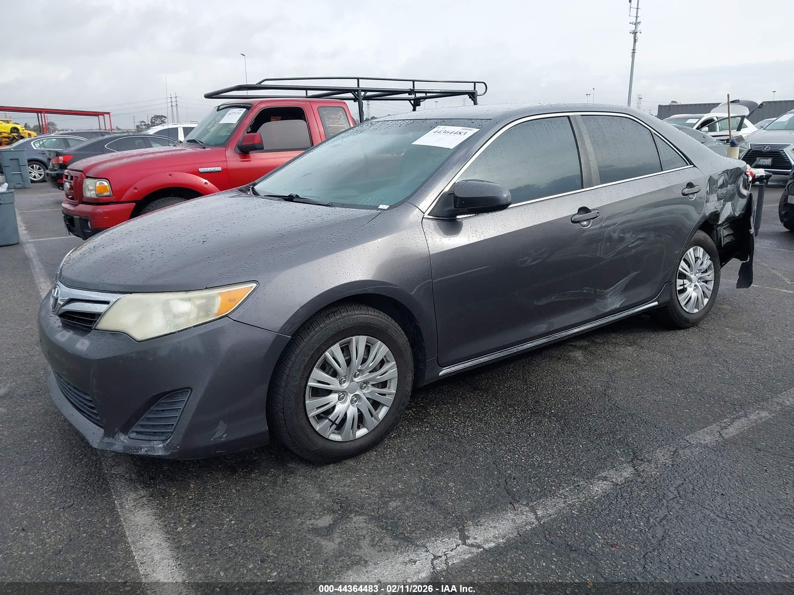 TOYOTA CAMRY image 2