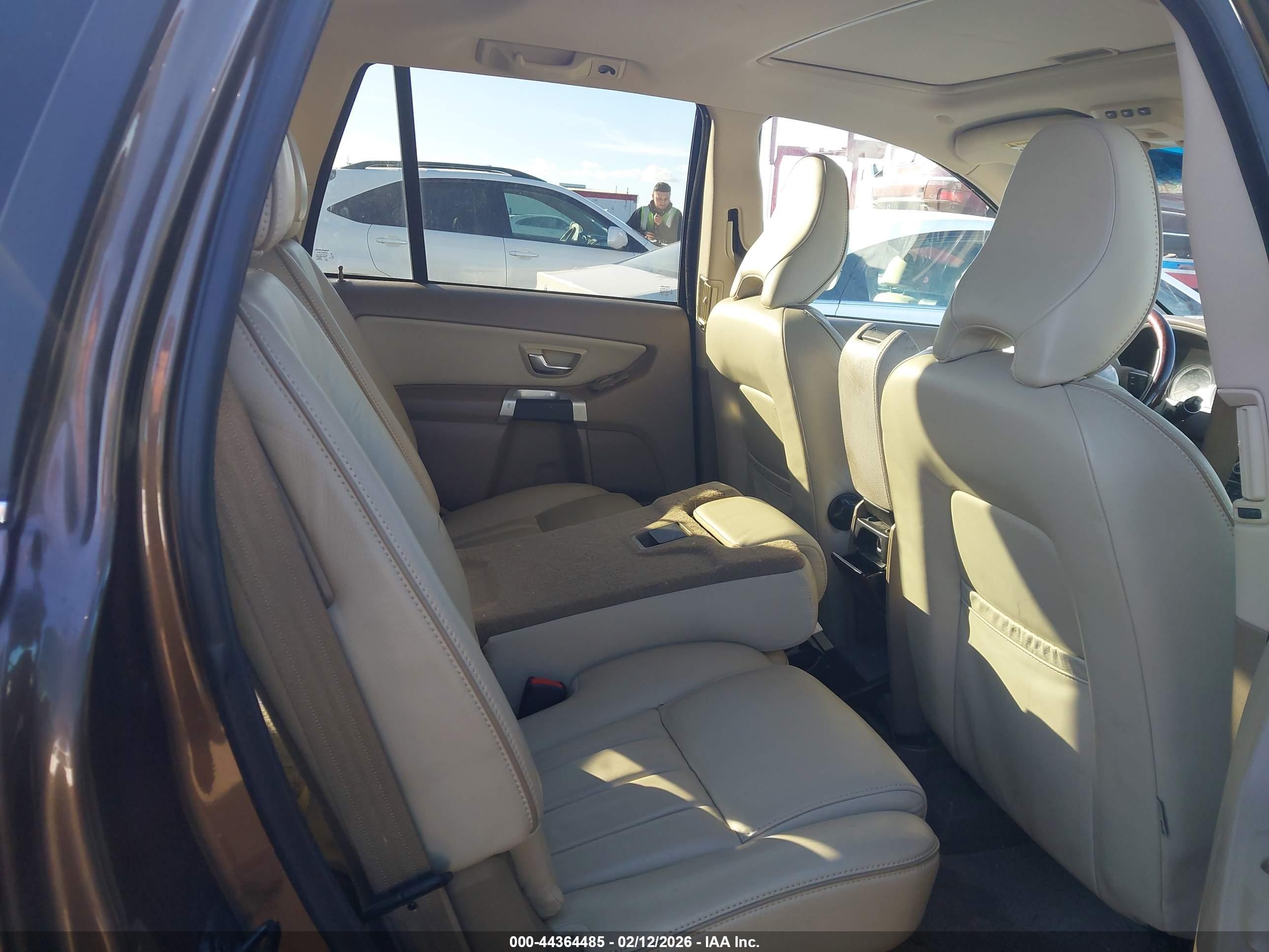 VOLVO XC90 image 8