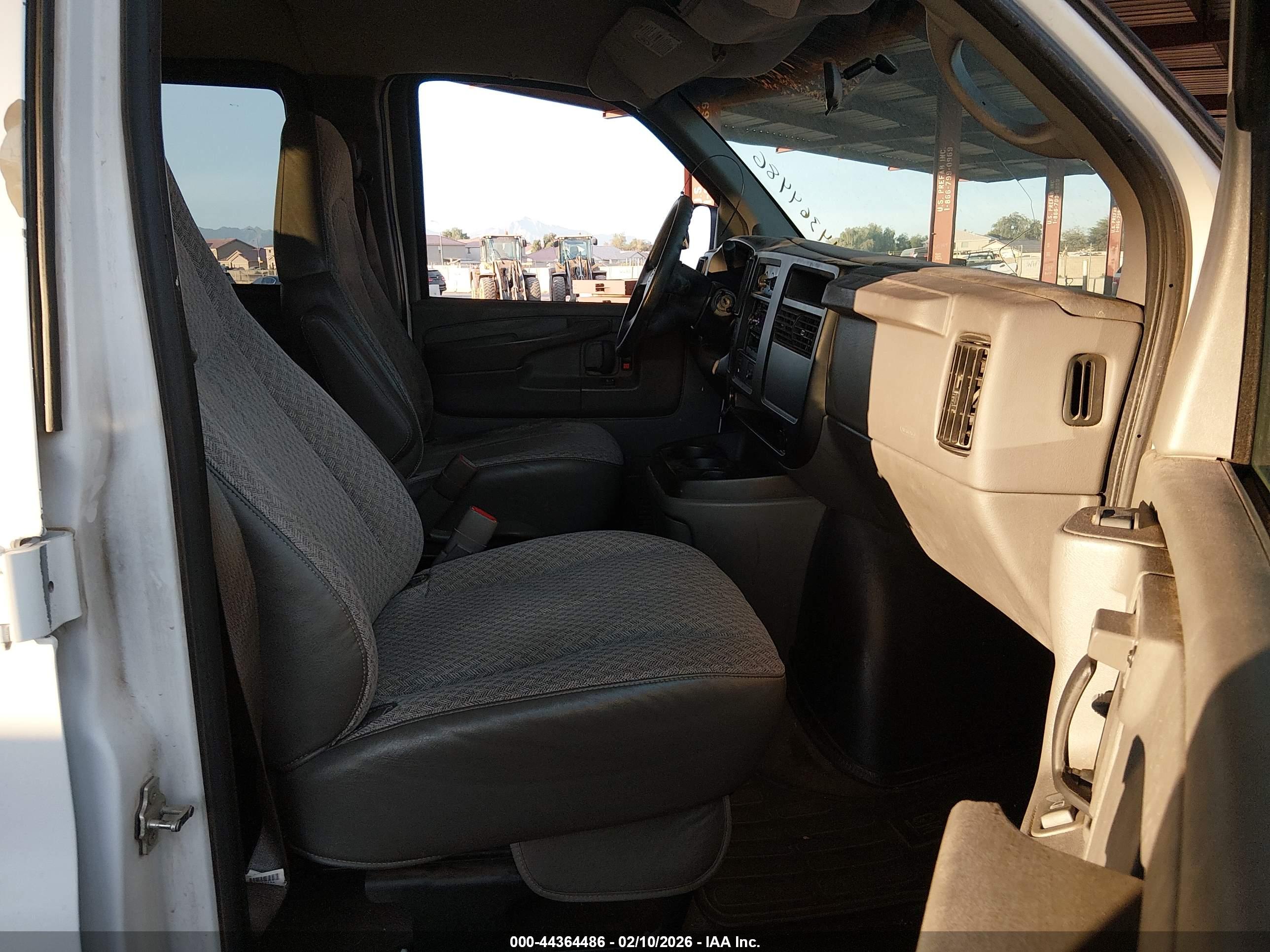CHEVROLET EXPRESS image 5