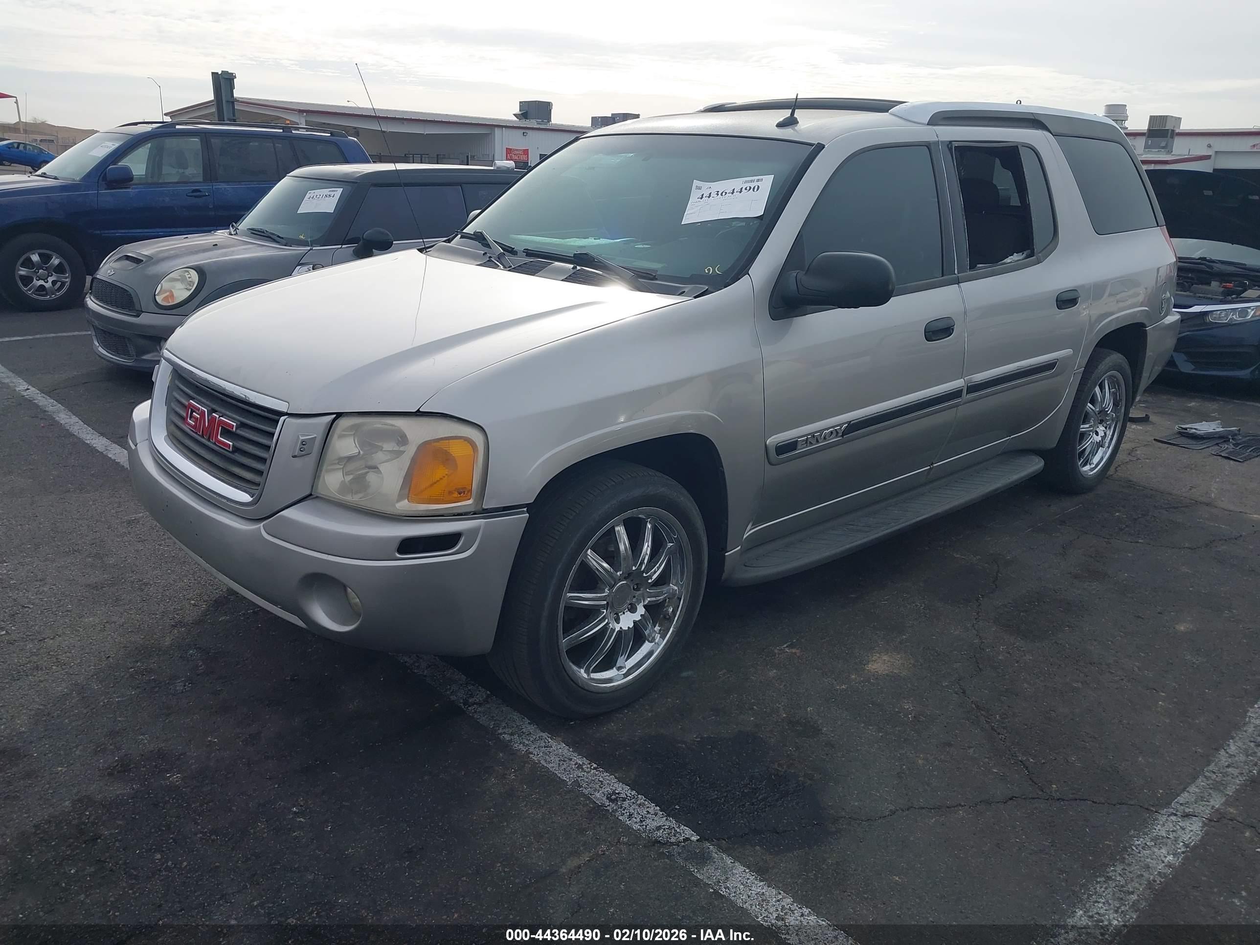 GMC ENVOY image 2