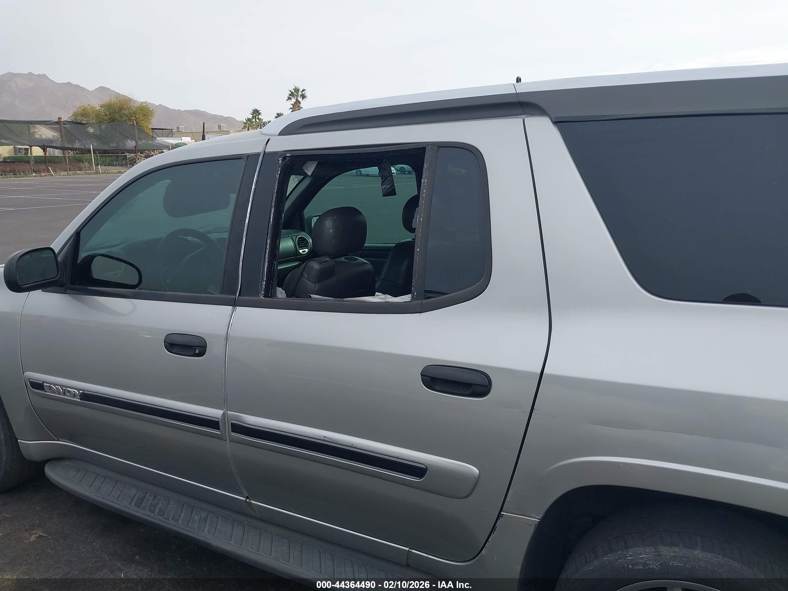 GMC ENVOY image 6