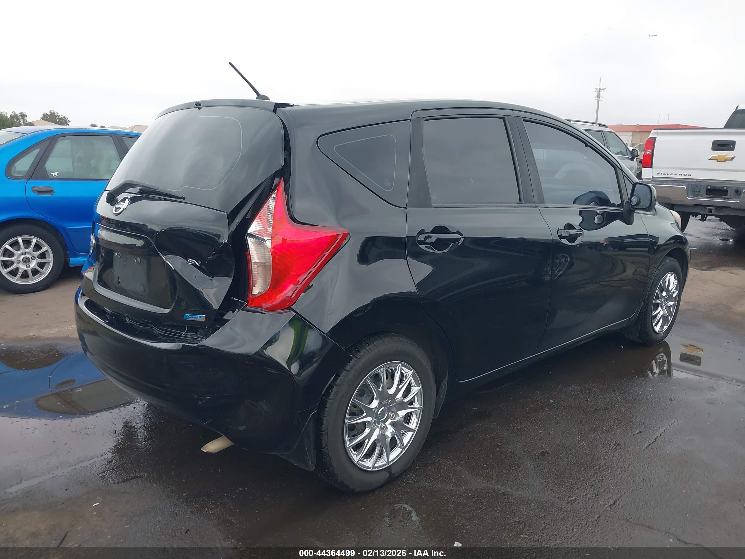 NISSAN VERSA image 6
