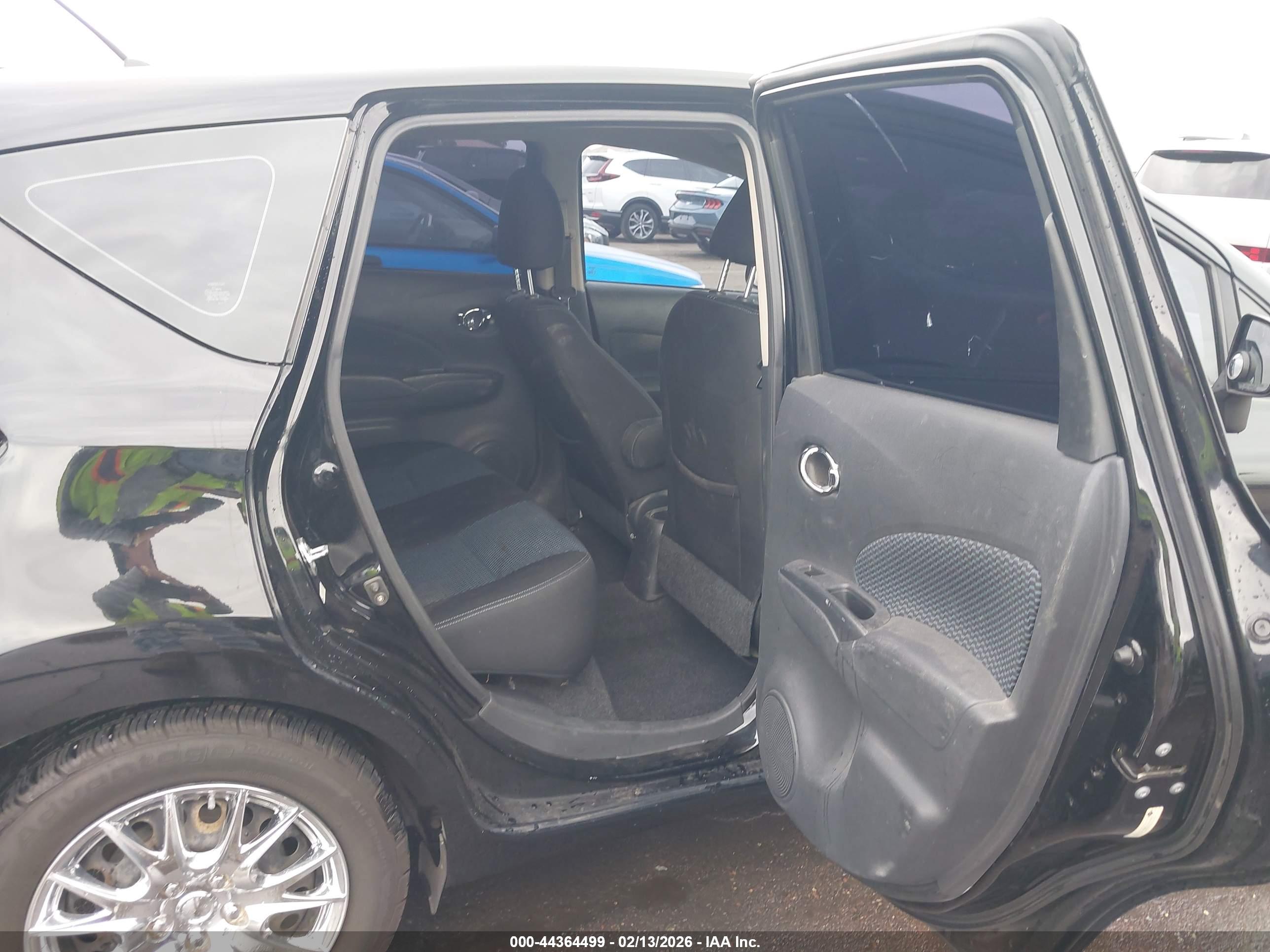 NISSAN VERSA image 8