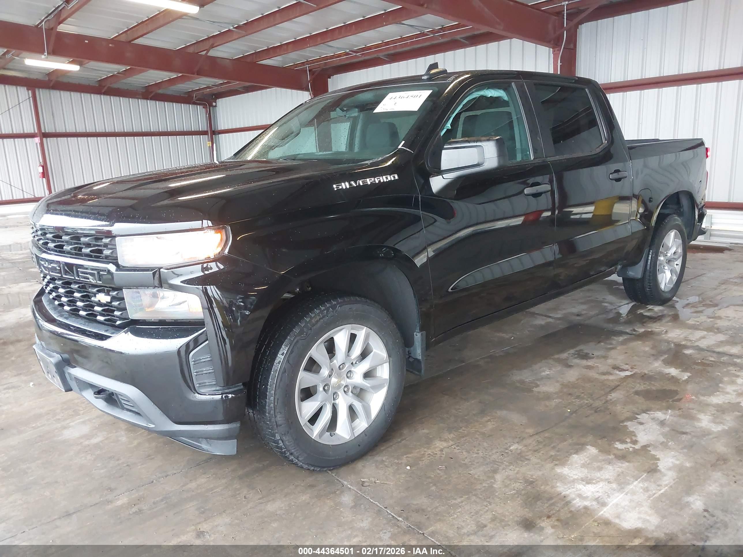 CHEVROLET SILVERADO image 2
