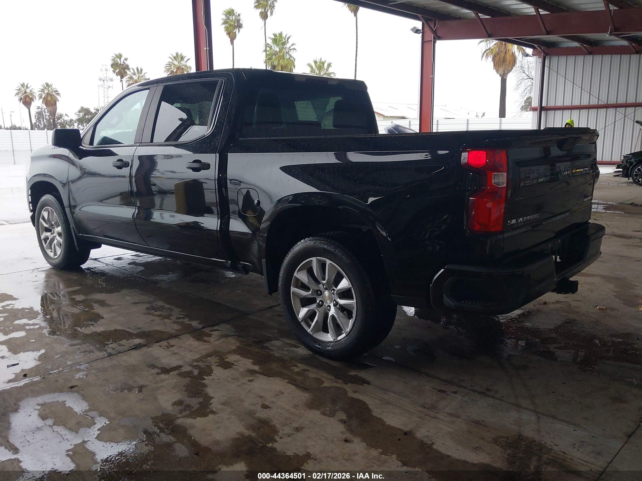 CHEVROLET SILVERADO image 3