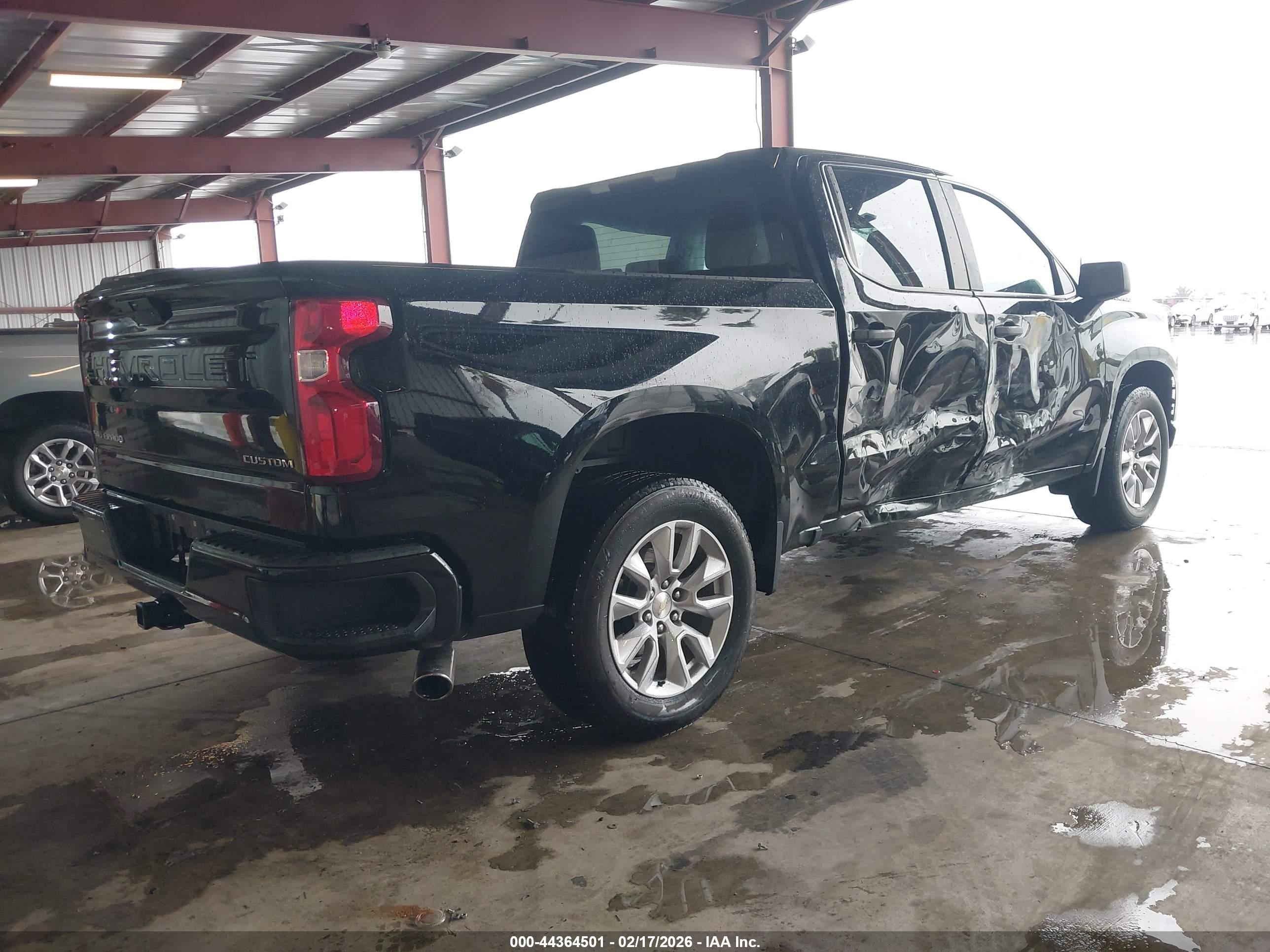 CHEVROLET SILVERADO image 4