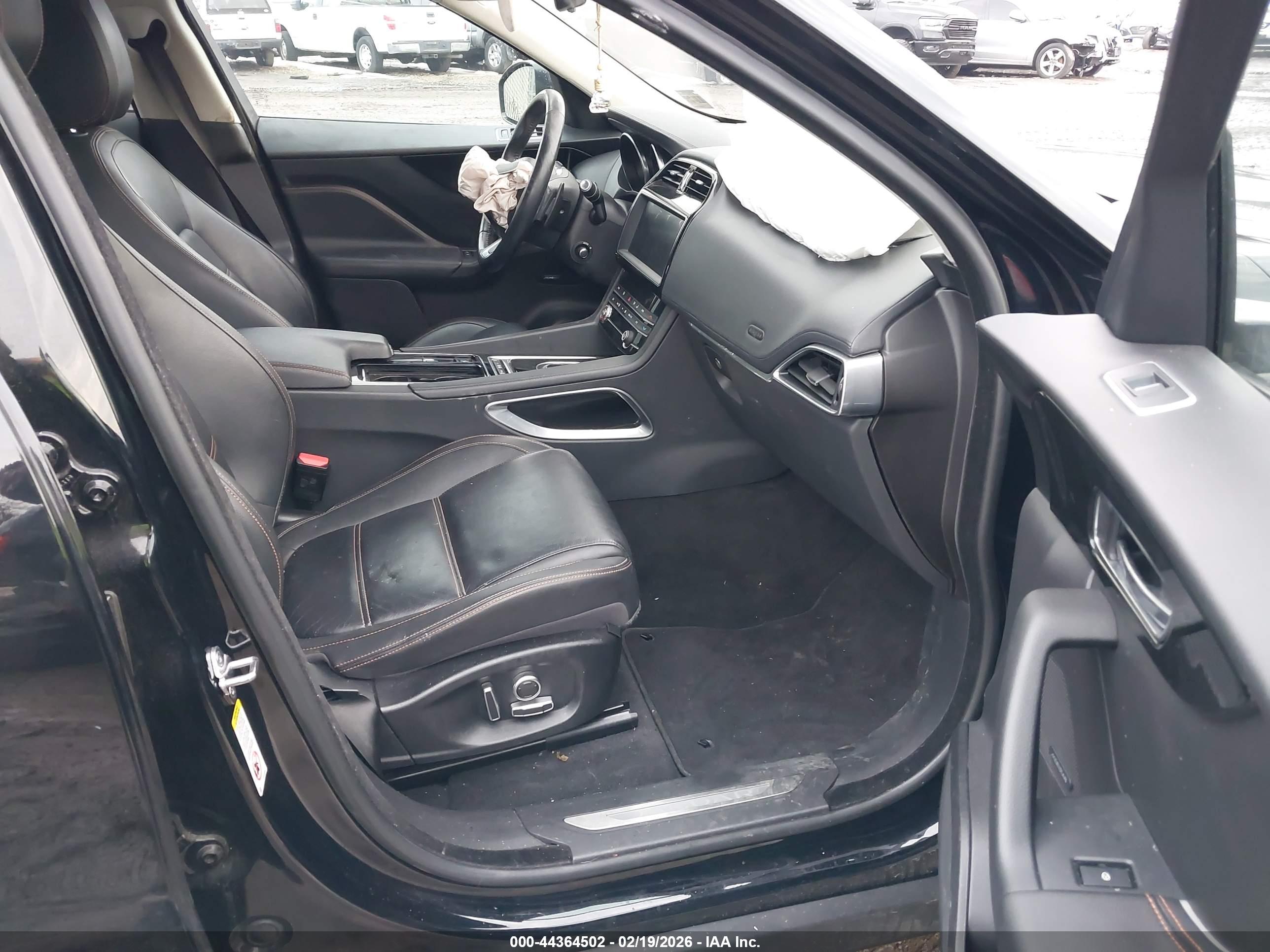 JAGUAR F-PACE image 5
