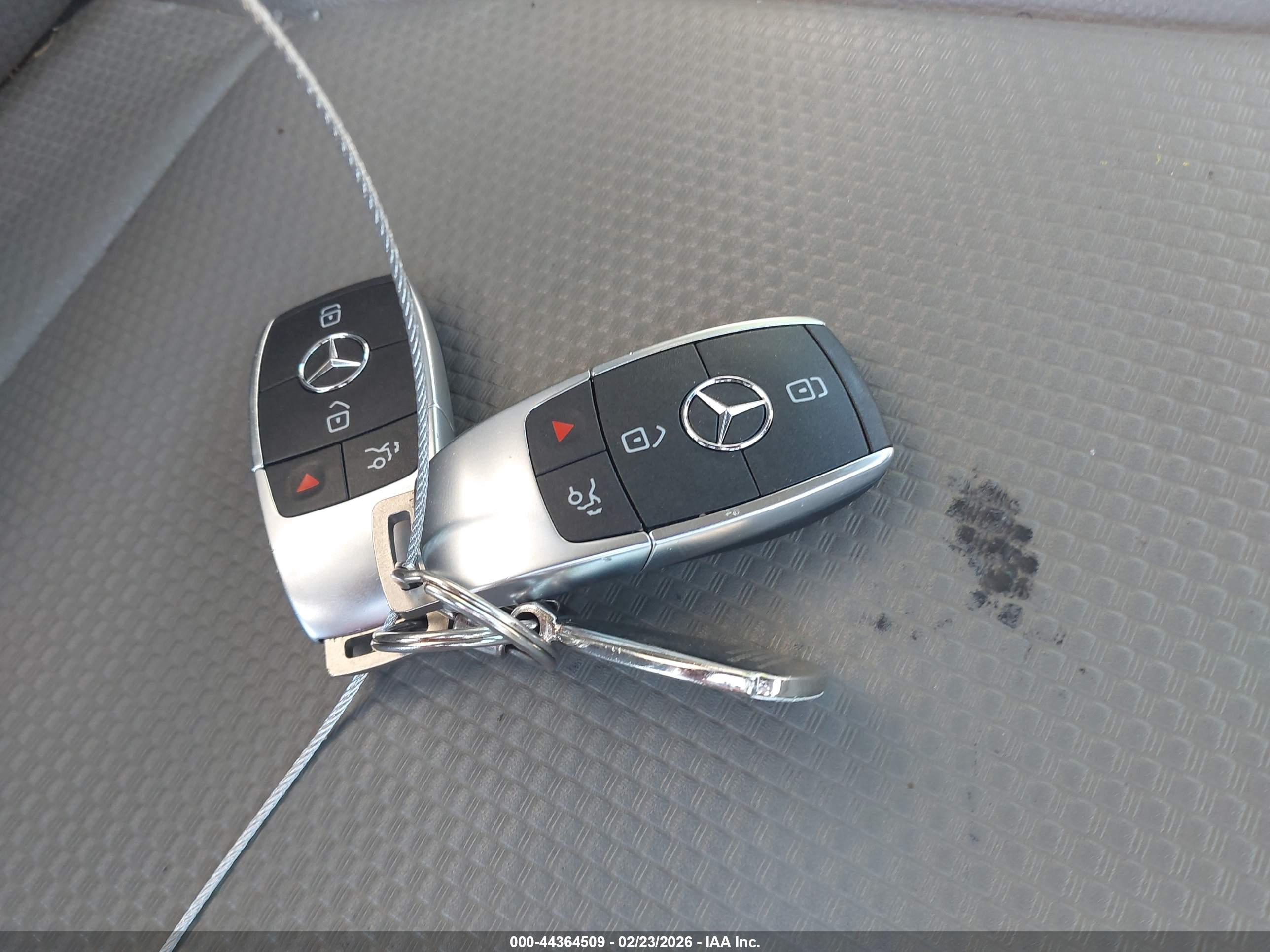 MERCEDES-BENZ GLB image 11