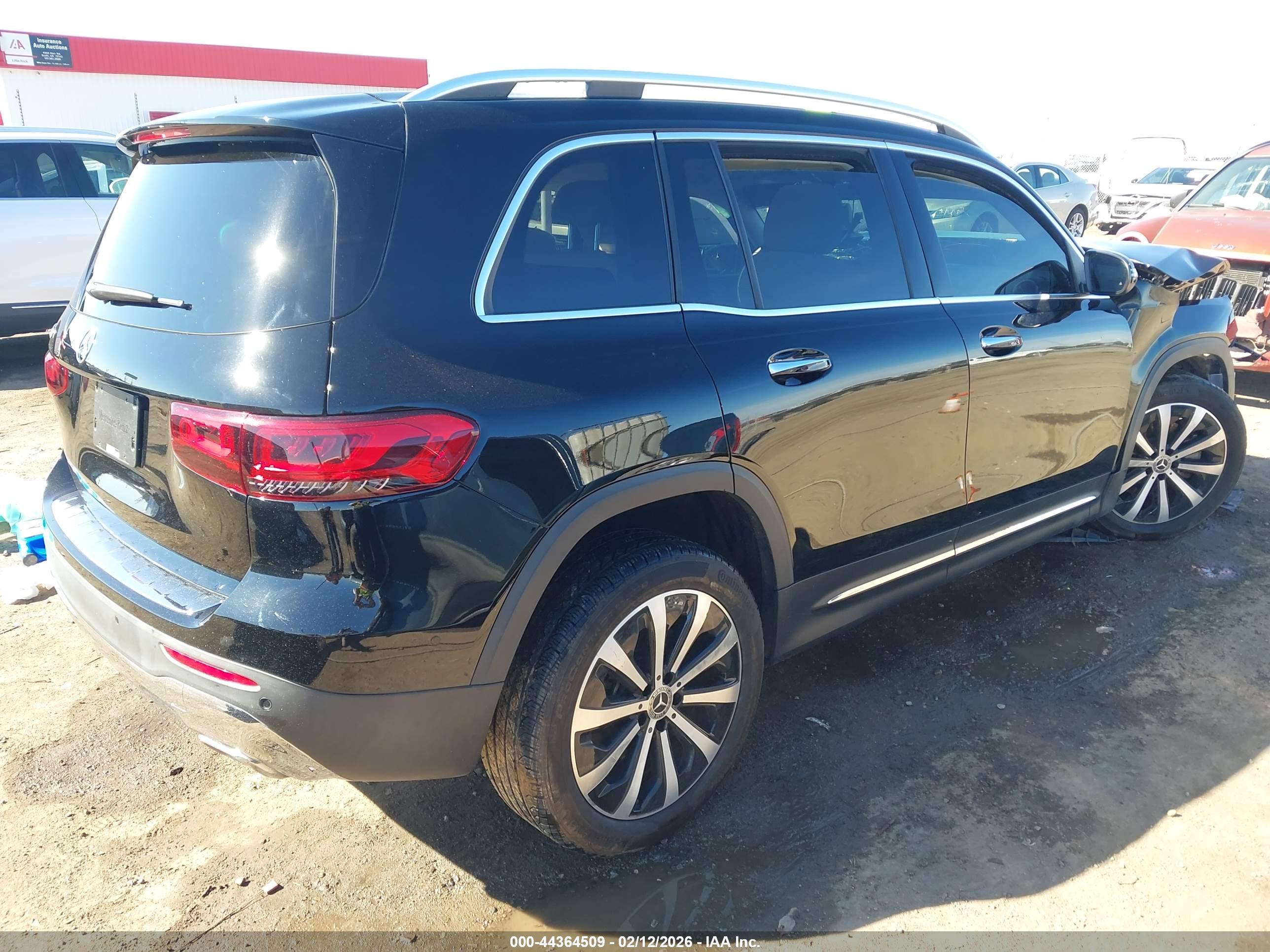 MERCEDES-BENZ GLB image 4