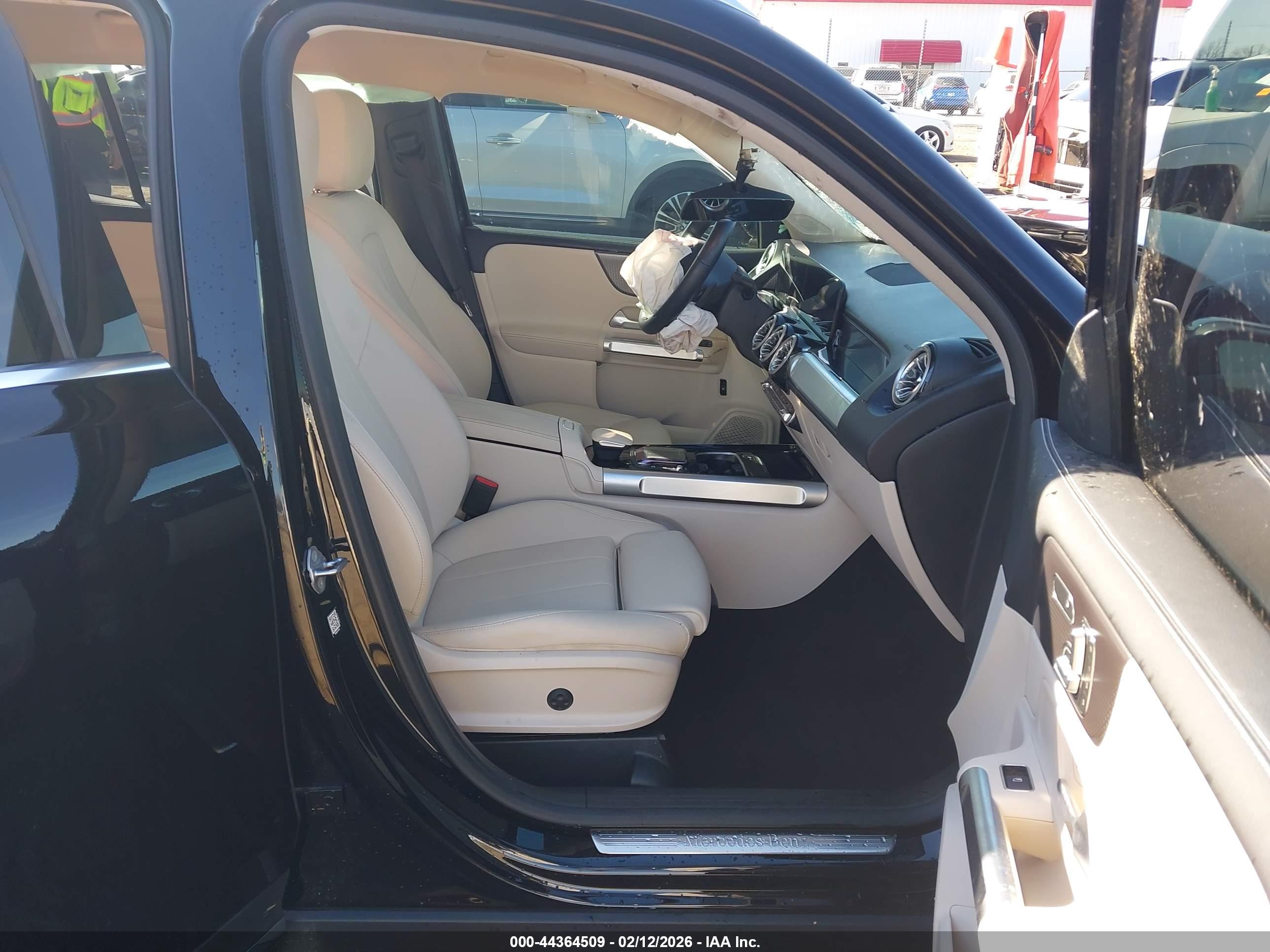 MERCEDES-BENZ GLB image 5