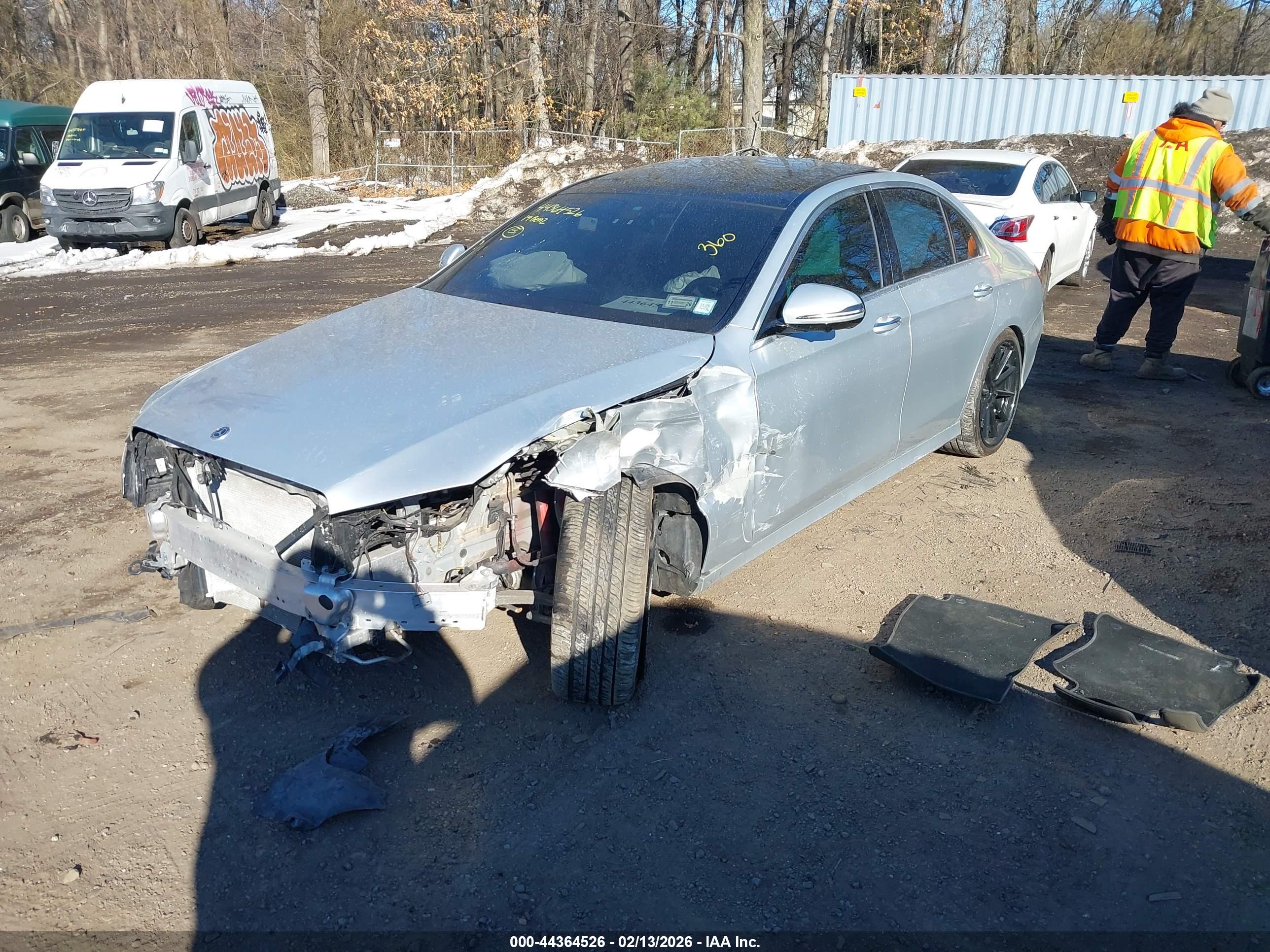 MERCEDES-BENZ E image 2